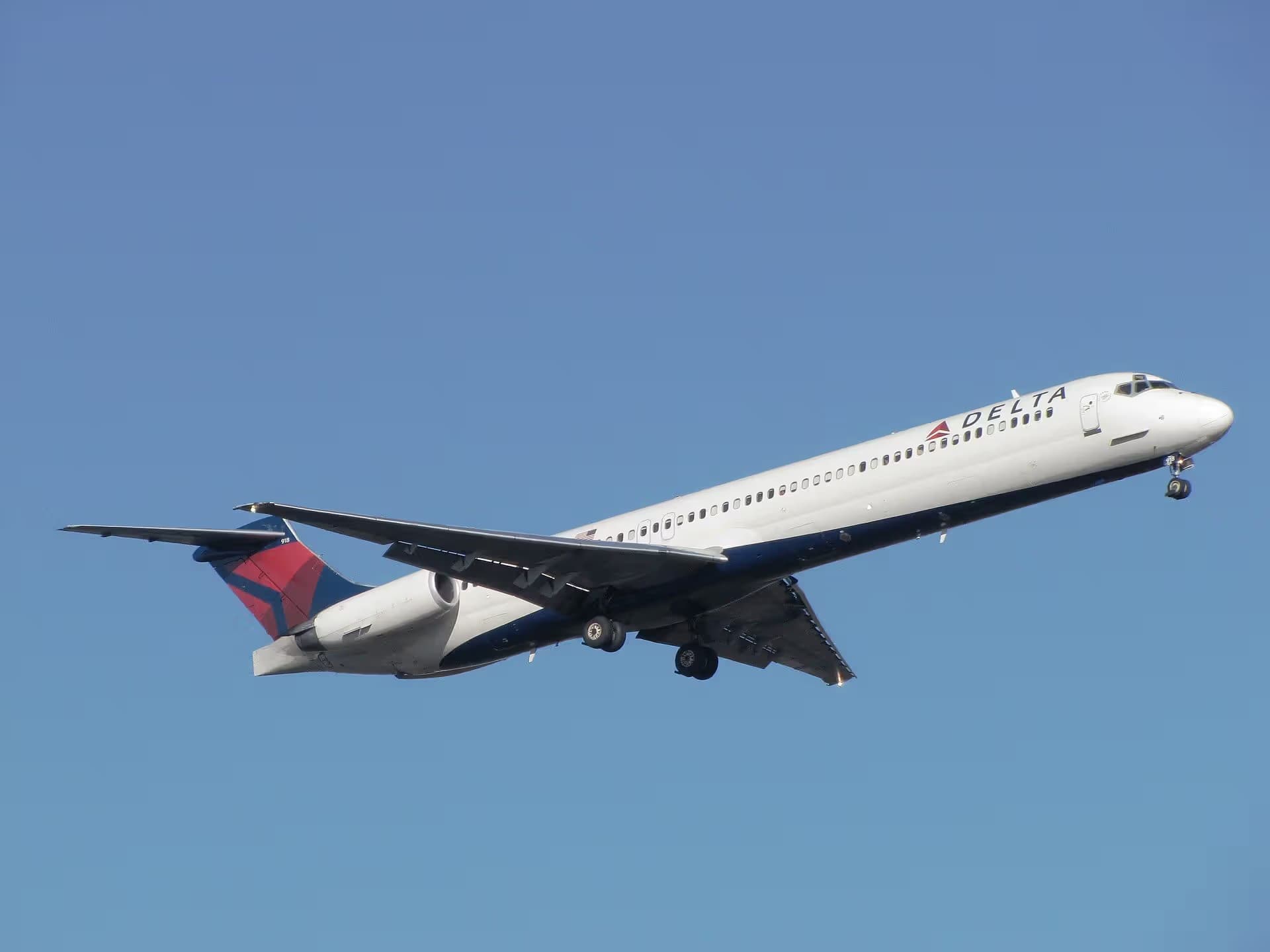N918DL — Twin-engine aircraft