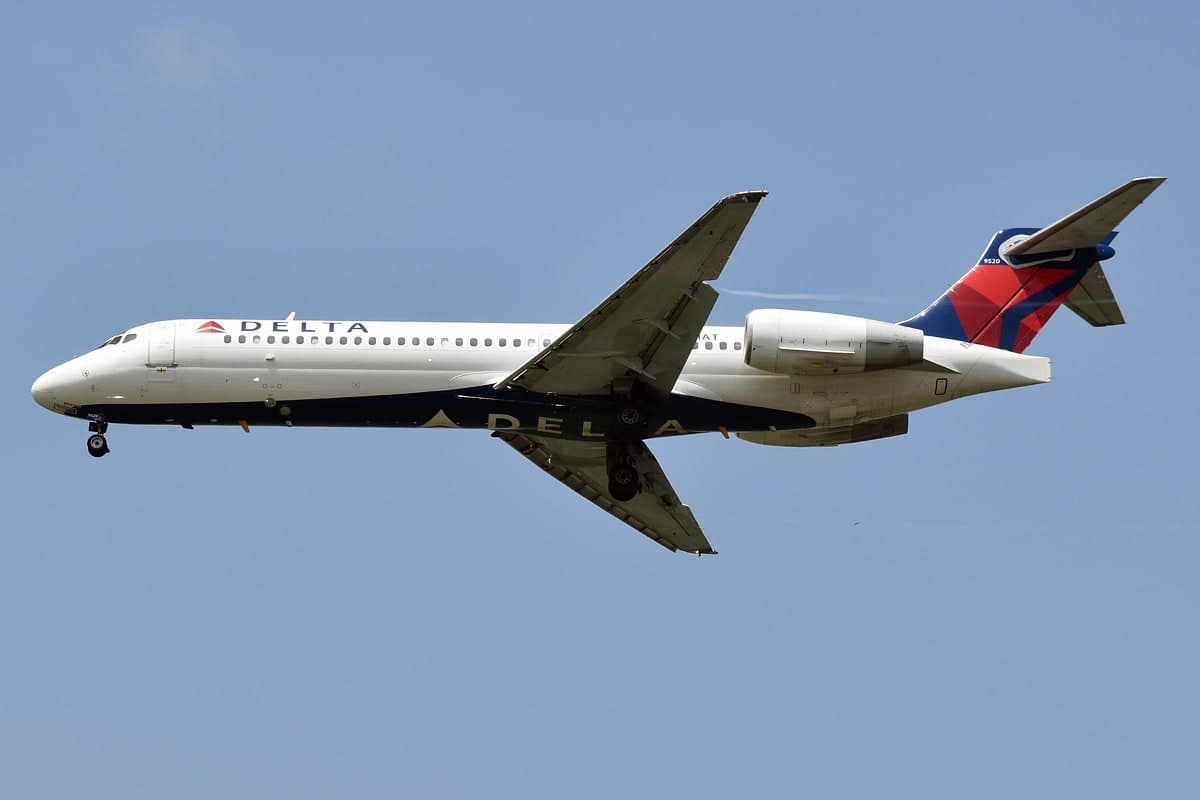 N961AT — Twin-engine aircraft