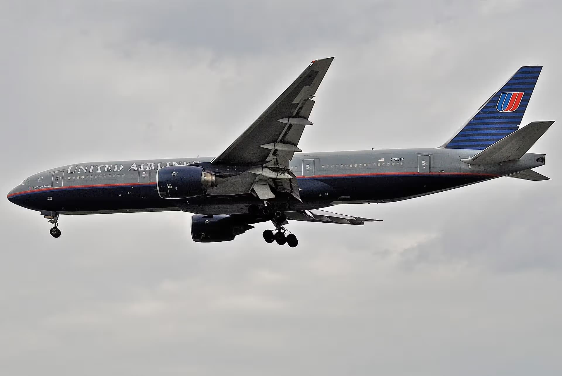 N783UA — Twin-engine aircraft