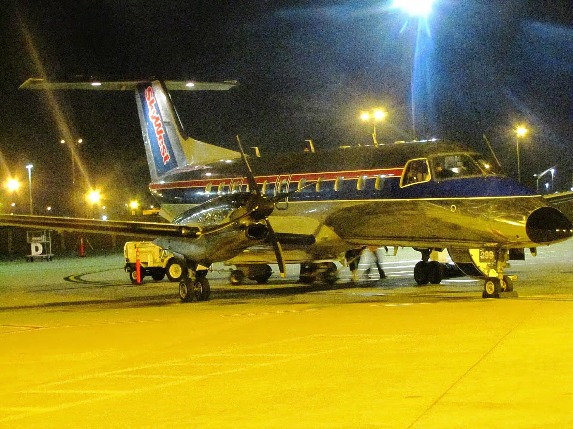 N299SW — Twin-engine aircraft