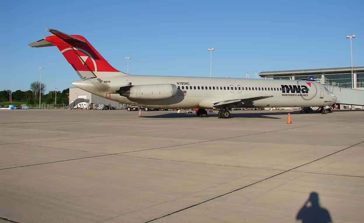 N785NC — Twin-engine aircraft