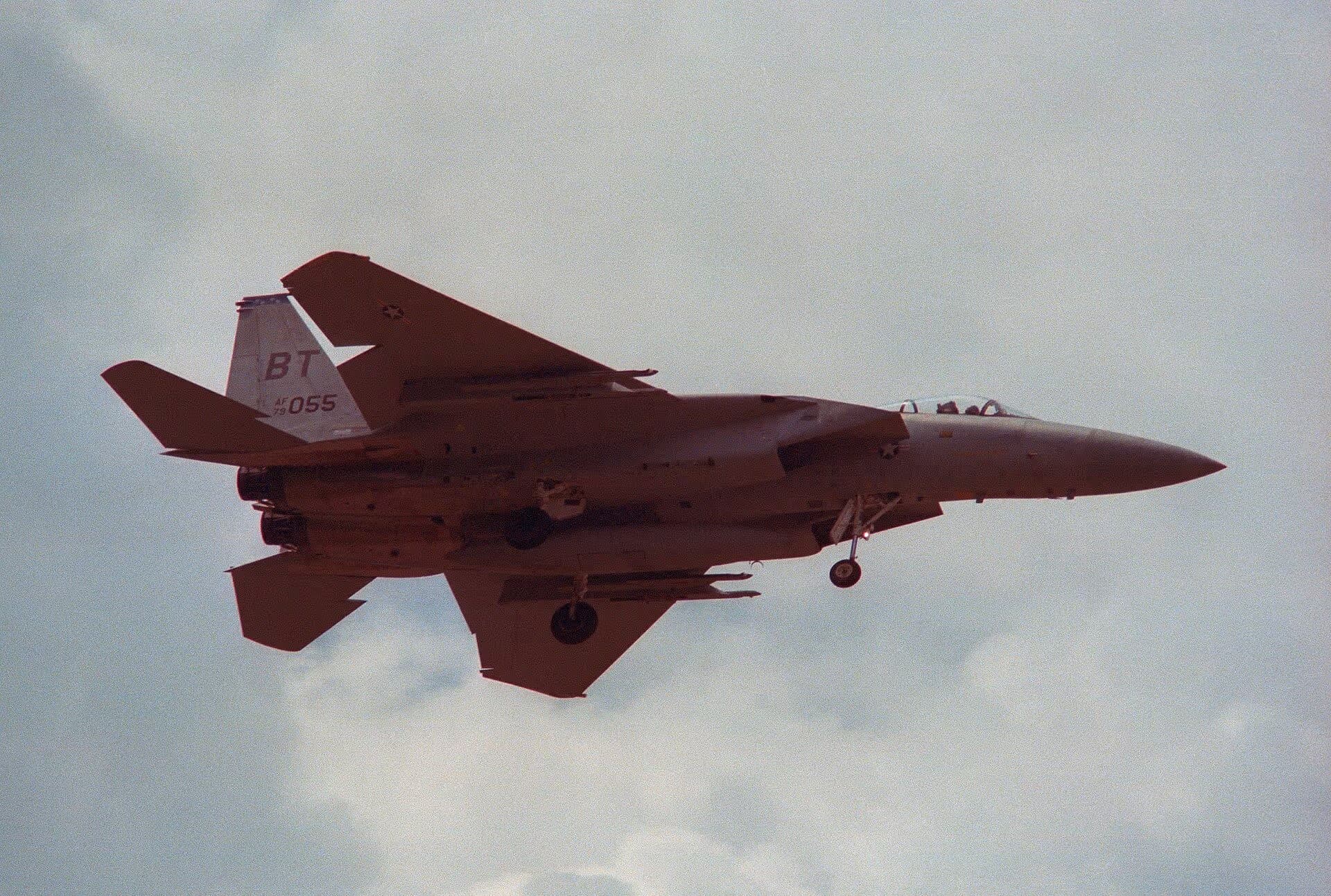 Unidentified — Twin-engine aircraft