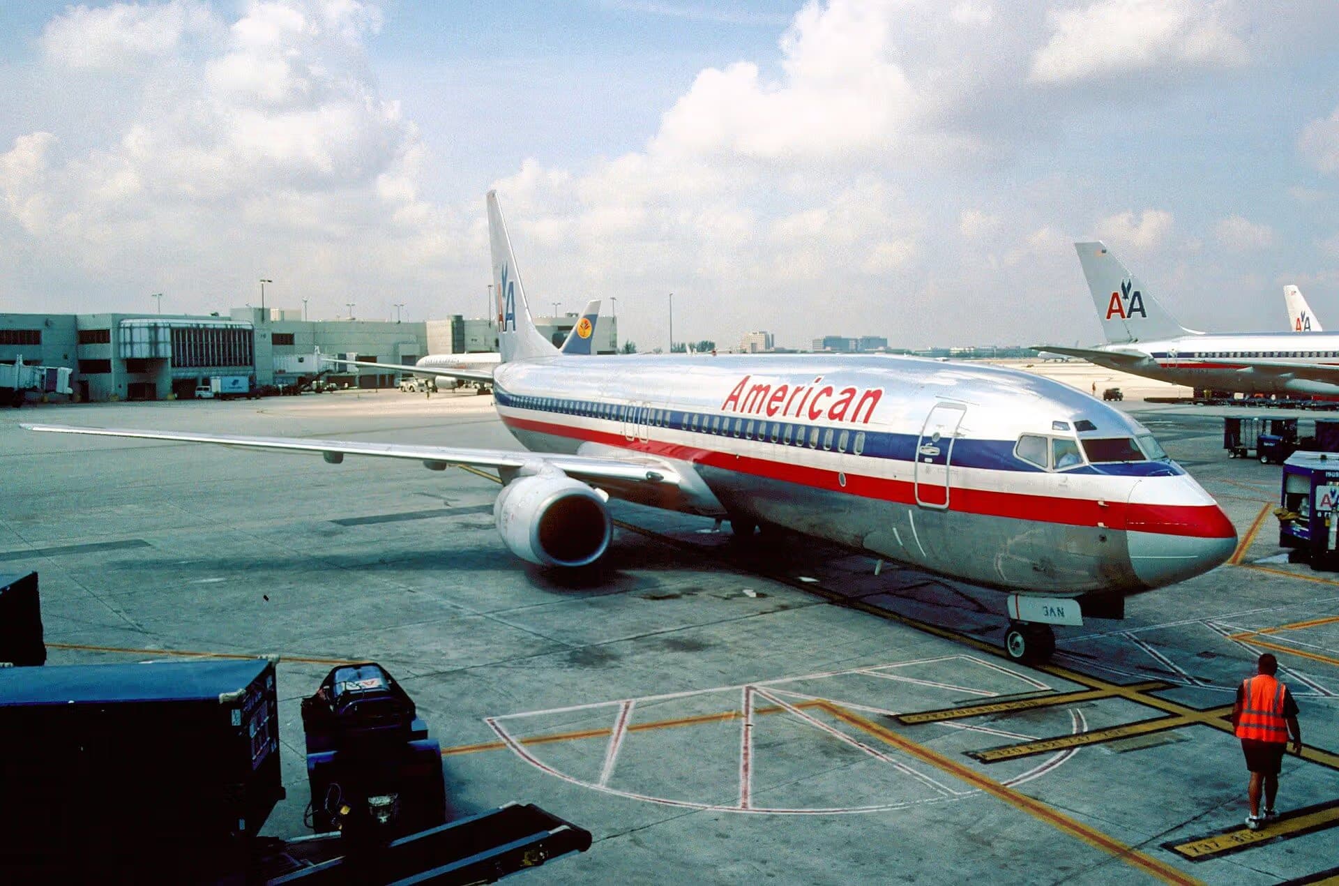 N914AN — Twin-engine aircraft