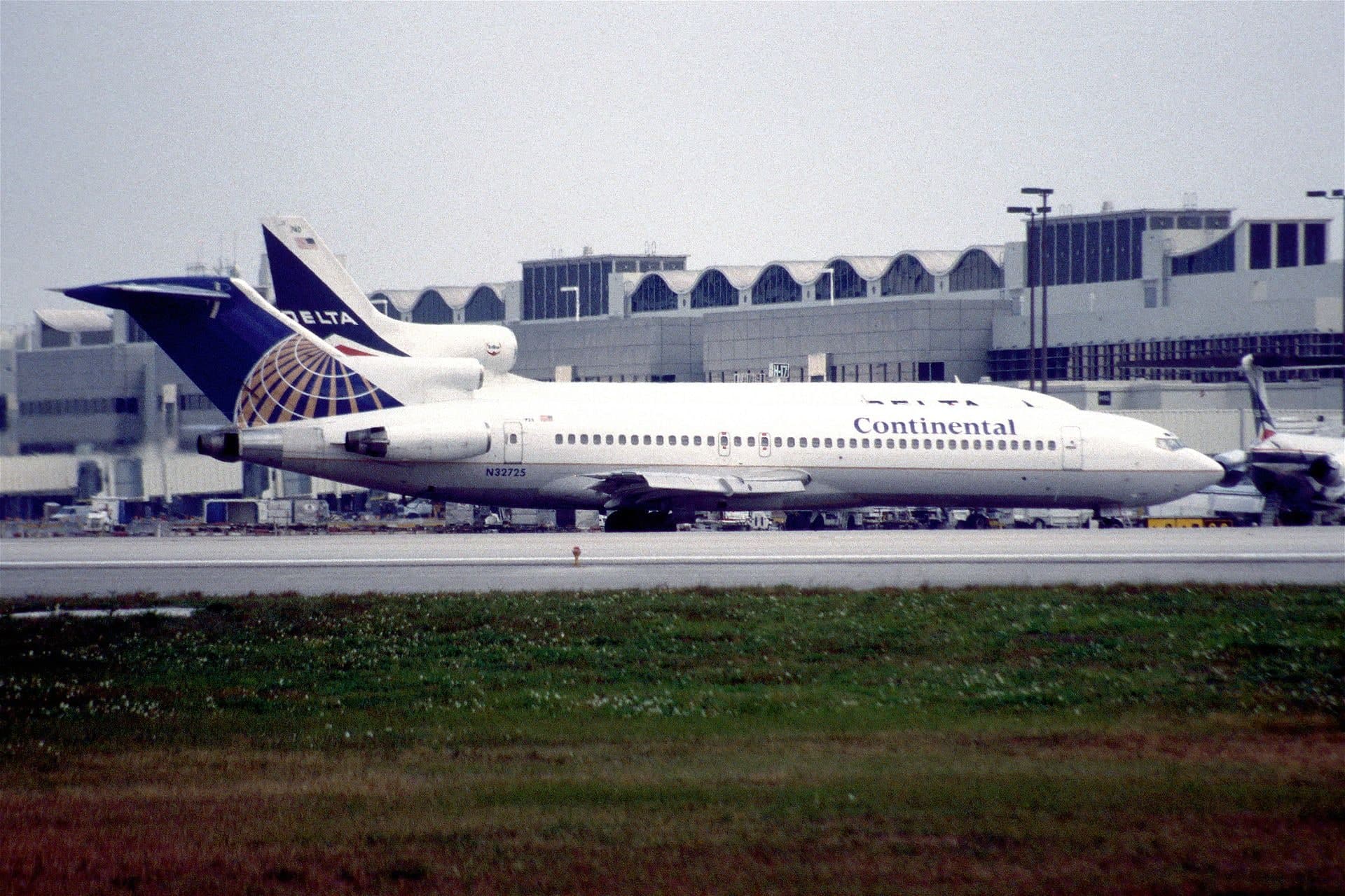 N32725 — Aircraft