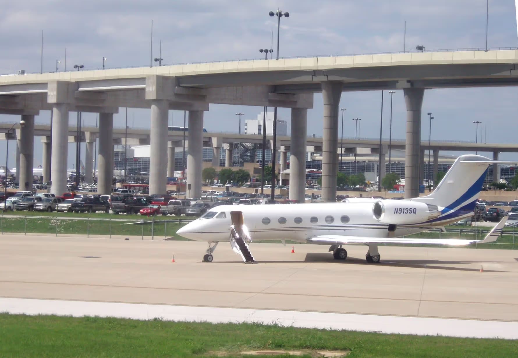 N913SQ — Business jet