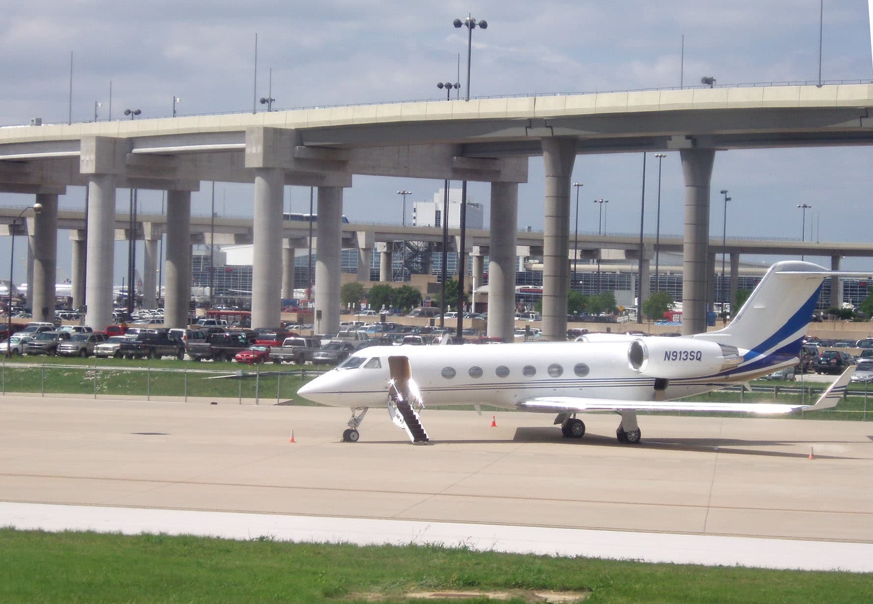 N913SQ — Business jet