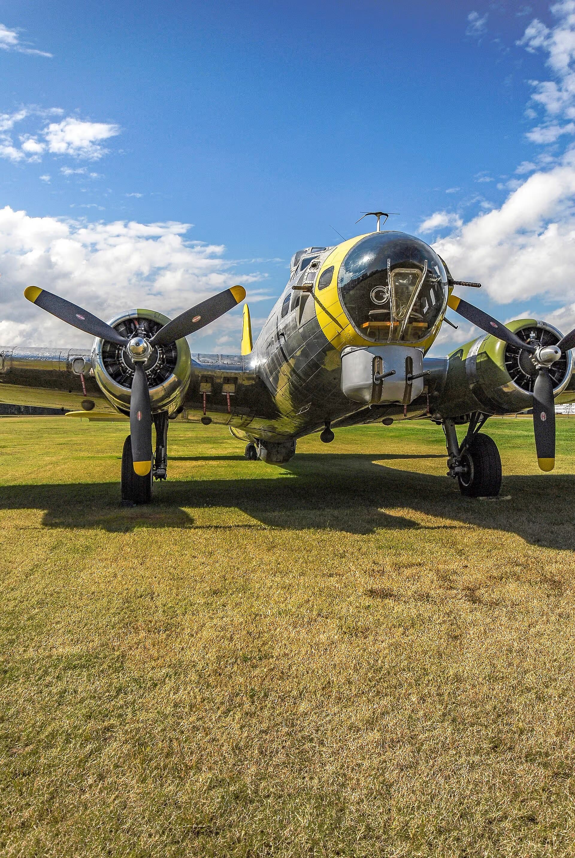 Unidentified — Twin-engine aircraft