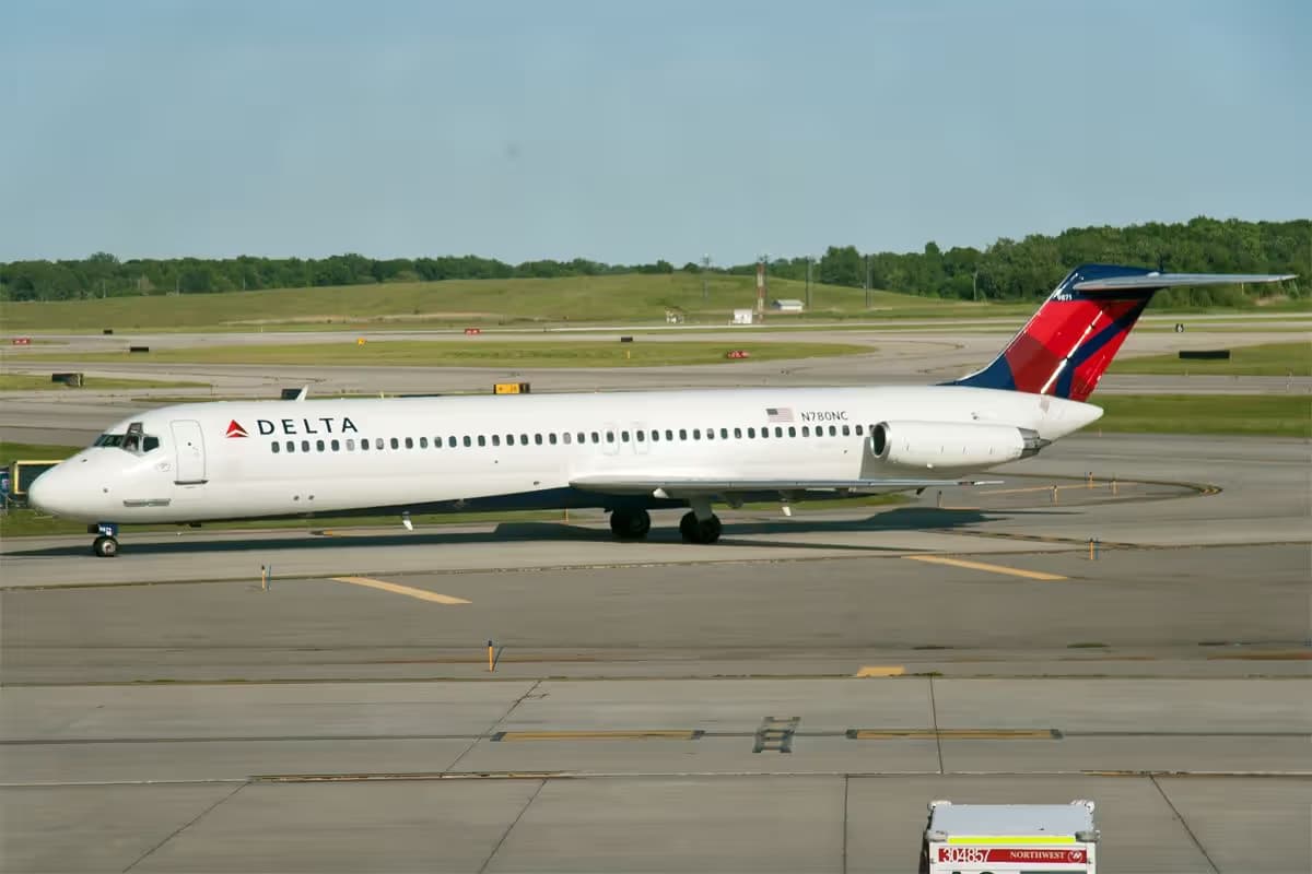 N780NC — Twin-engine aircraft
