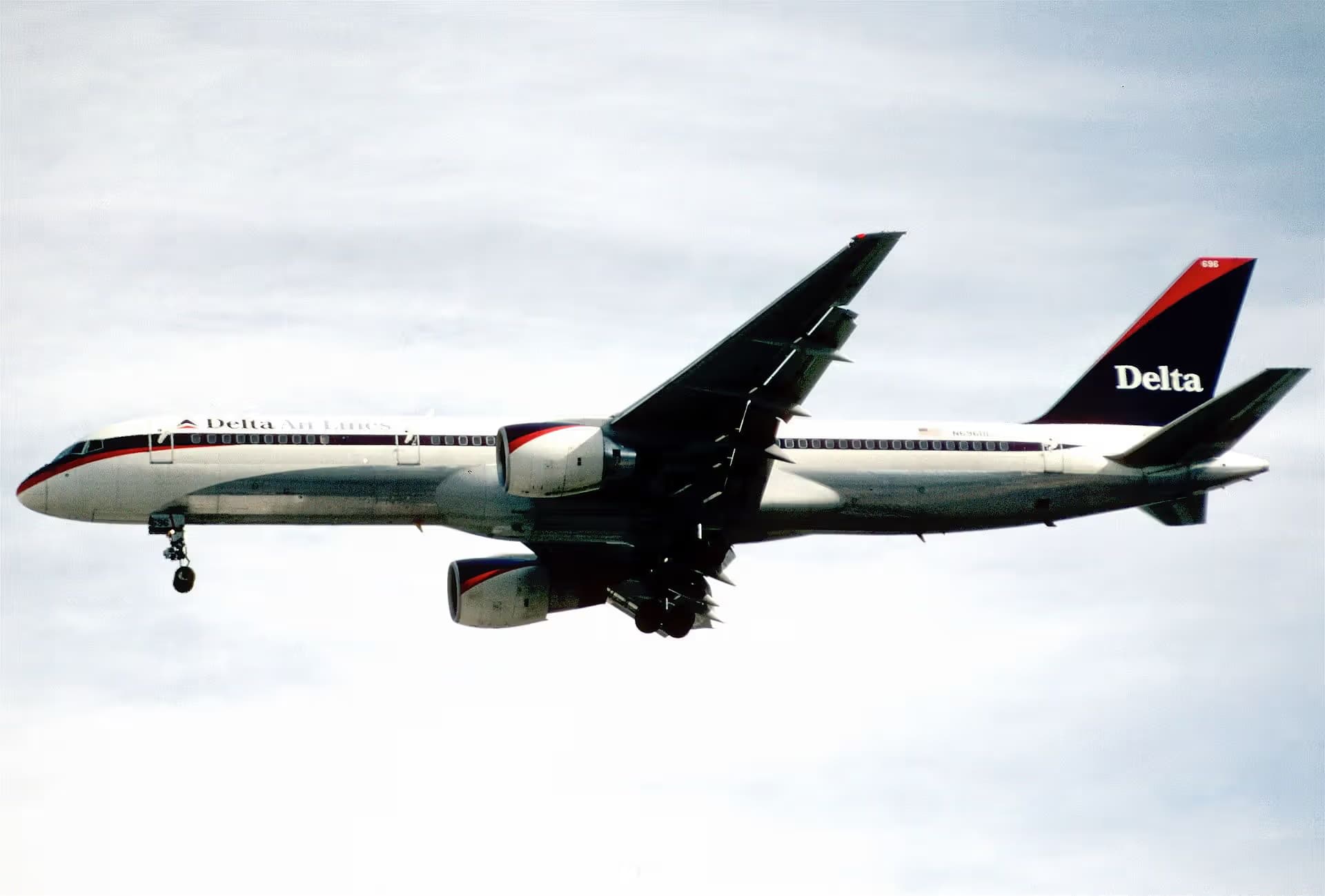 N696DL — Boeing