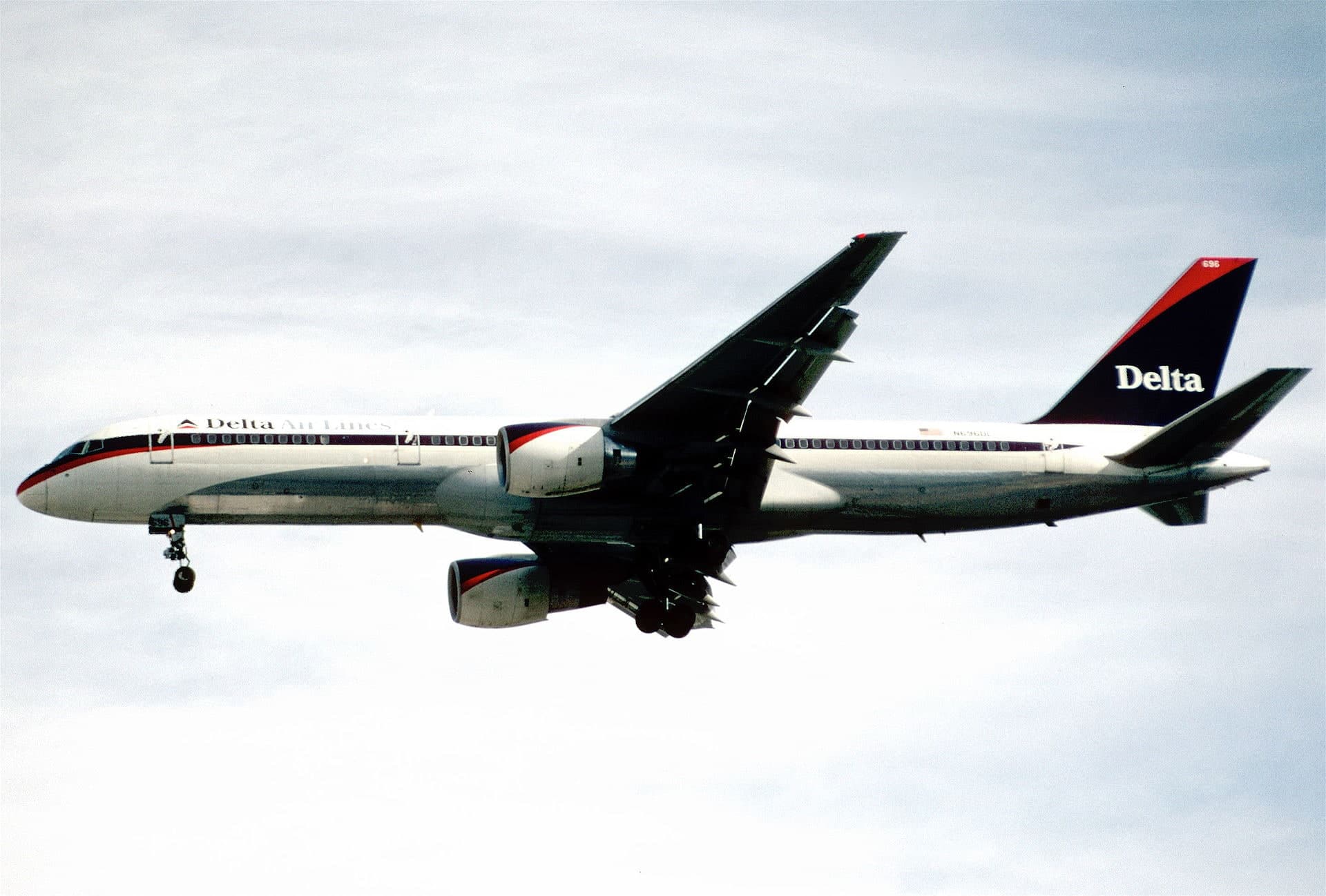 N696DL — Boeing
