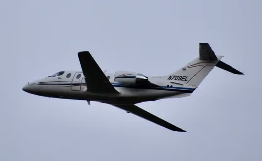 N709EL — Business jet