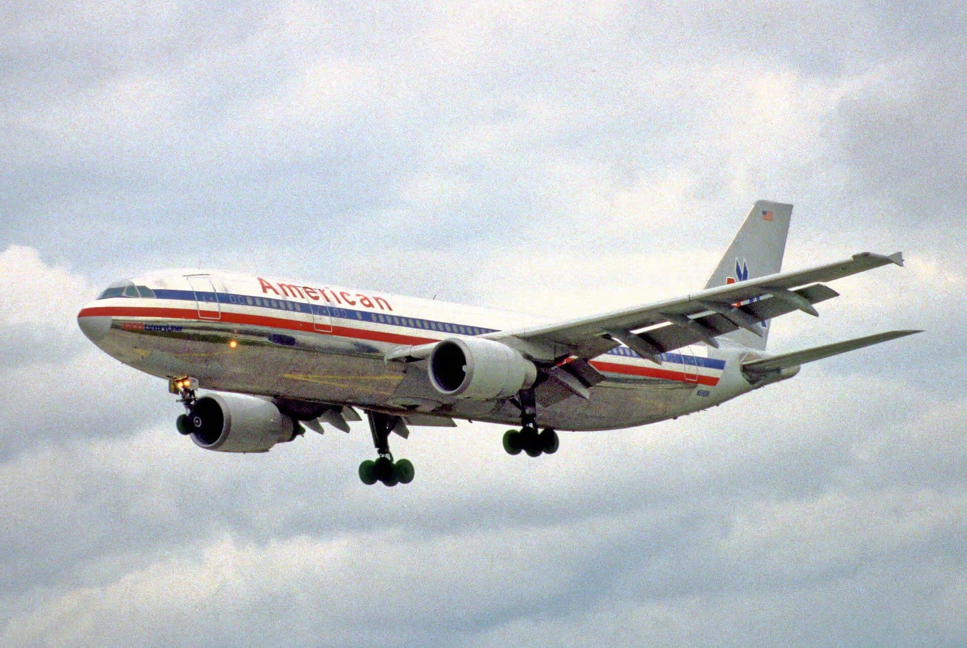 N59081 — Twin-engine aircraft