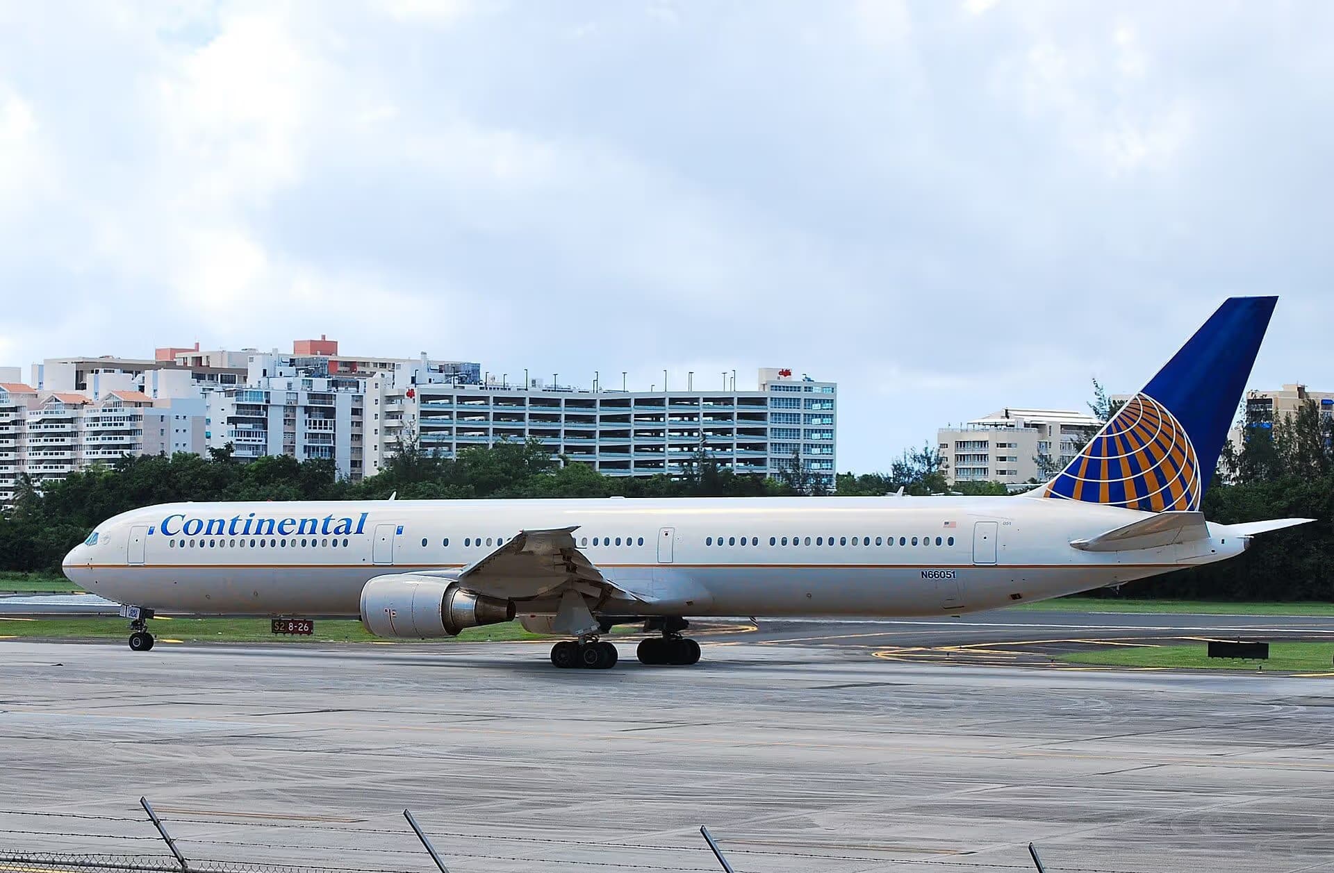 N66051 — Twin-engine aircraft