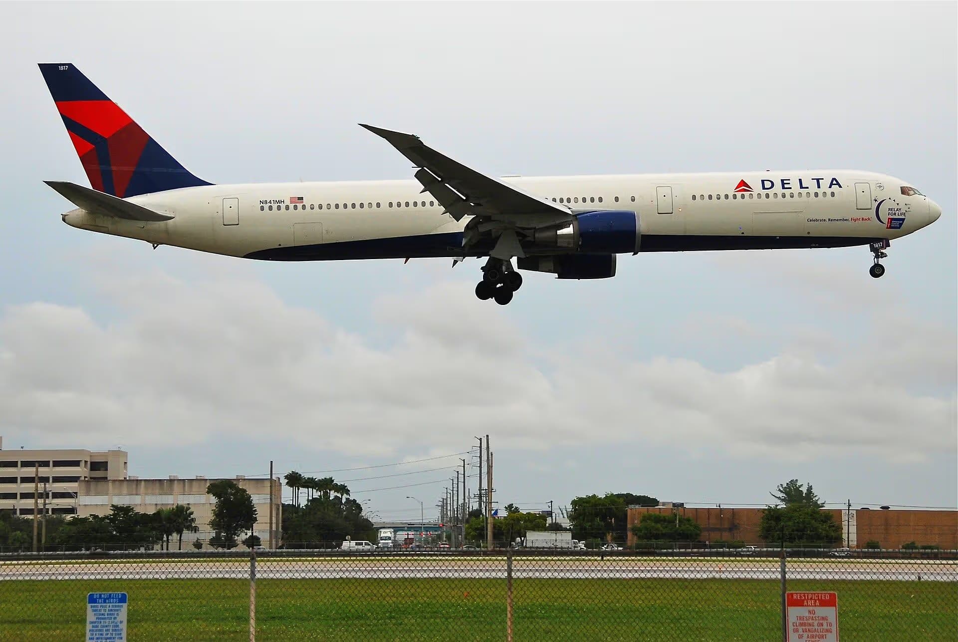 N841MH — Twin-engine aircraft