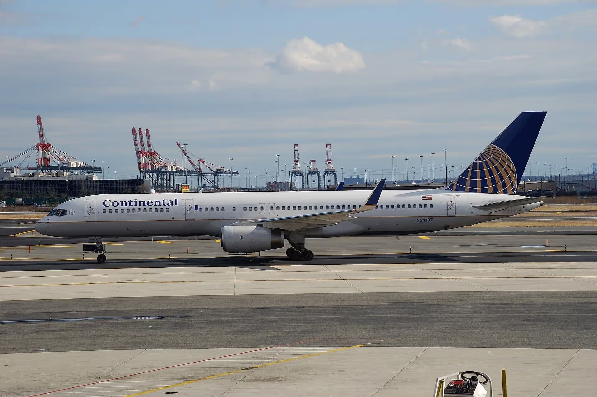 N34137 — Boeing