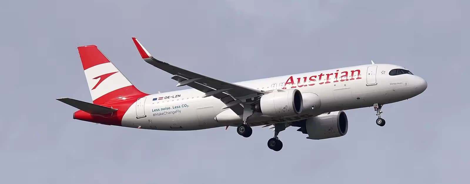 OE-LZN — Twin-engine aircraft