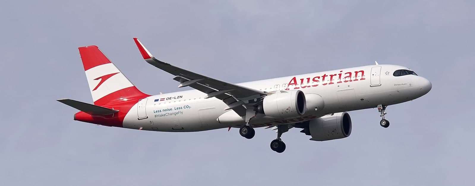 OE-LZN — Twin-engine aircraft