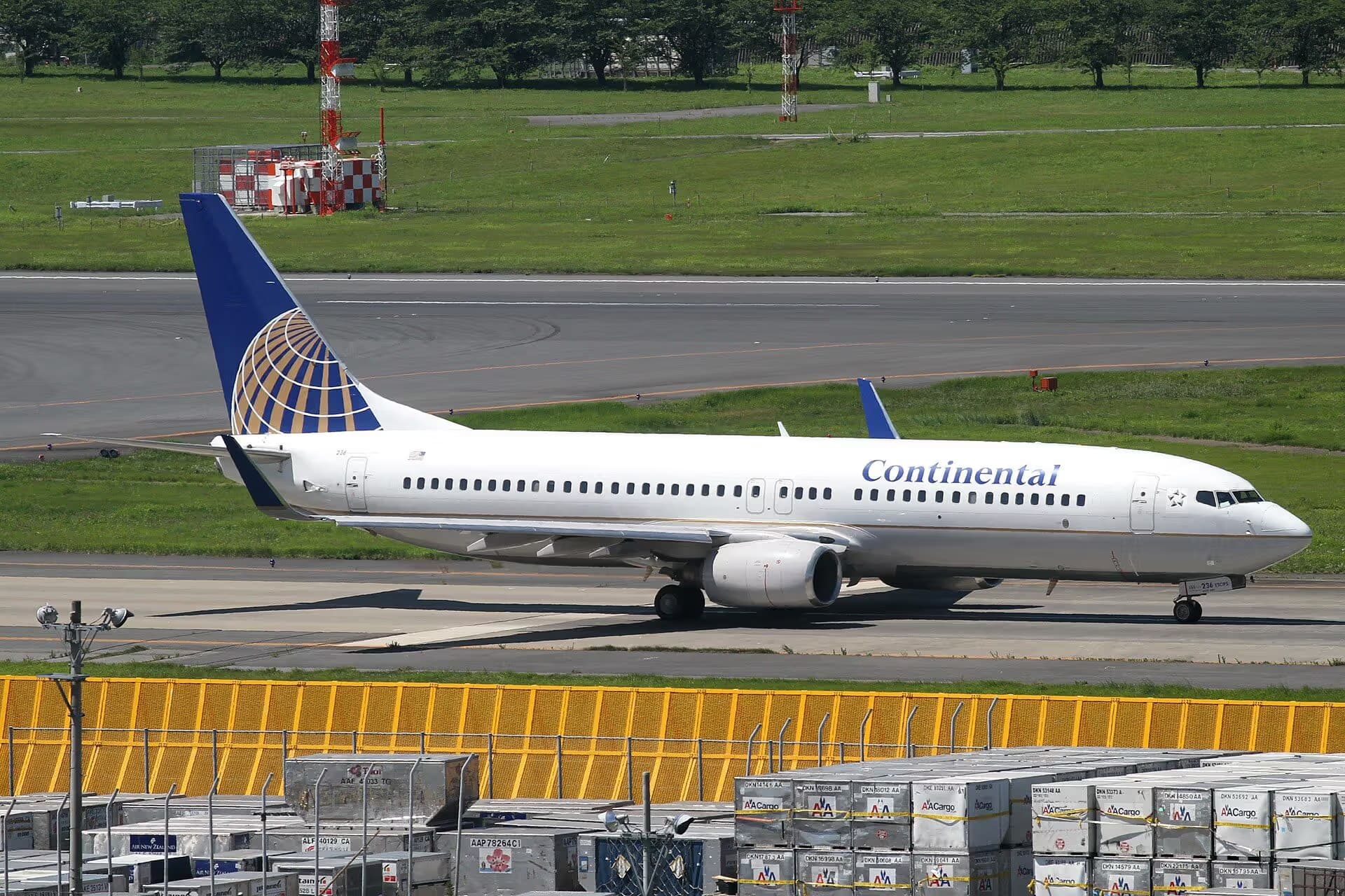 N35236 — Twin-engine aircraft