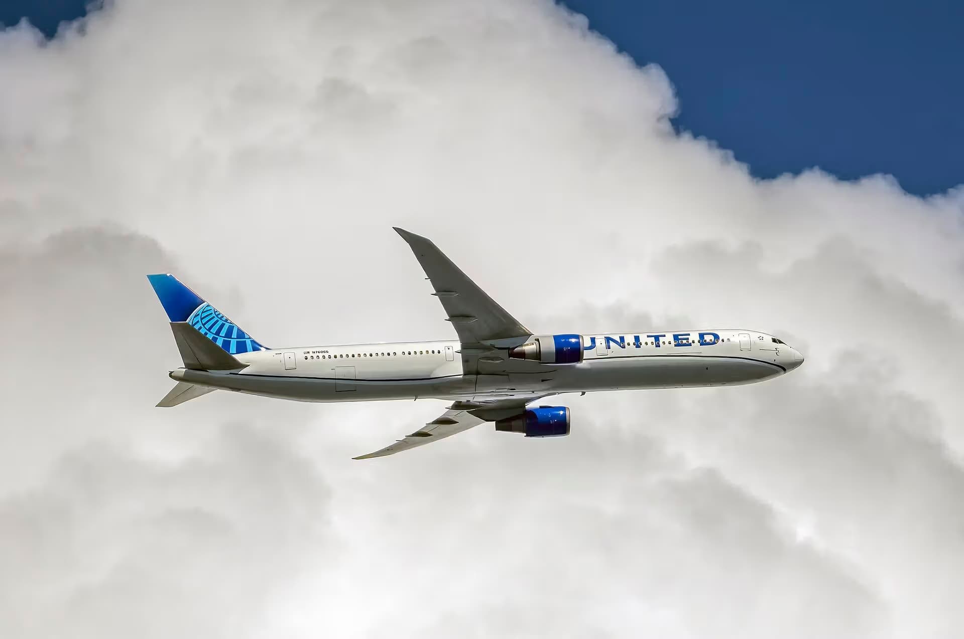 N76065 — Boeing