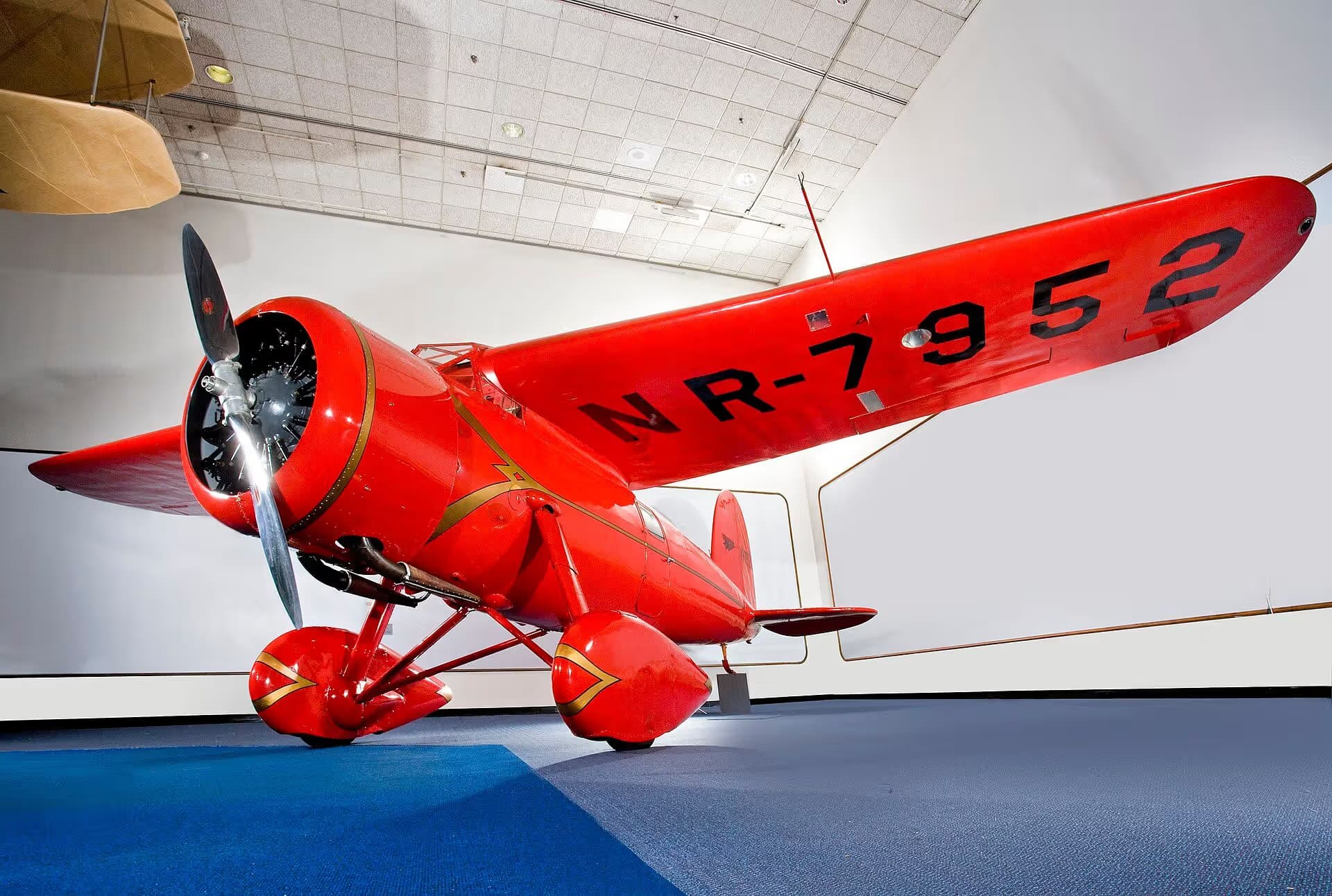 Unidentified — Single-engine aircraft
