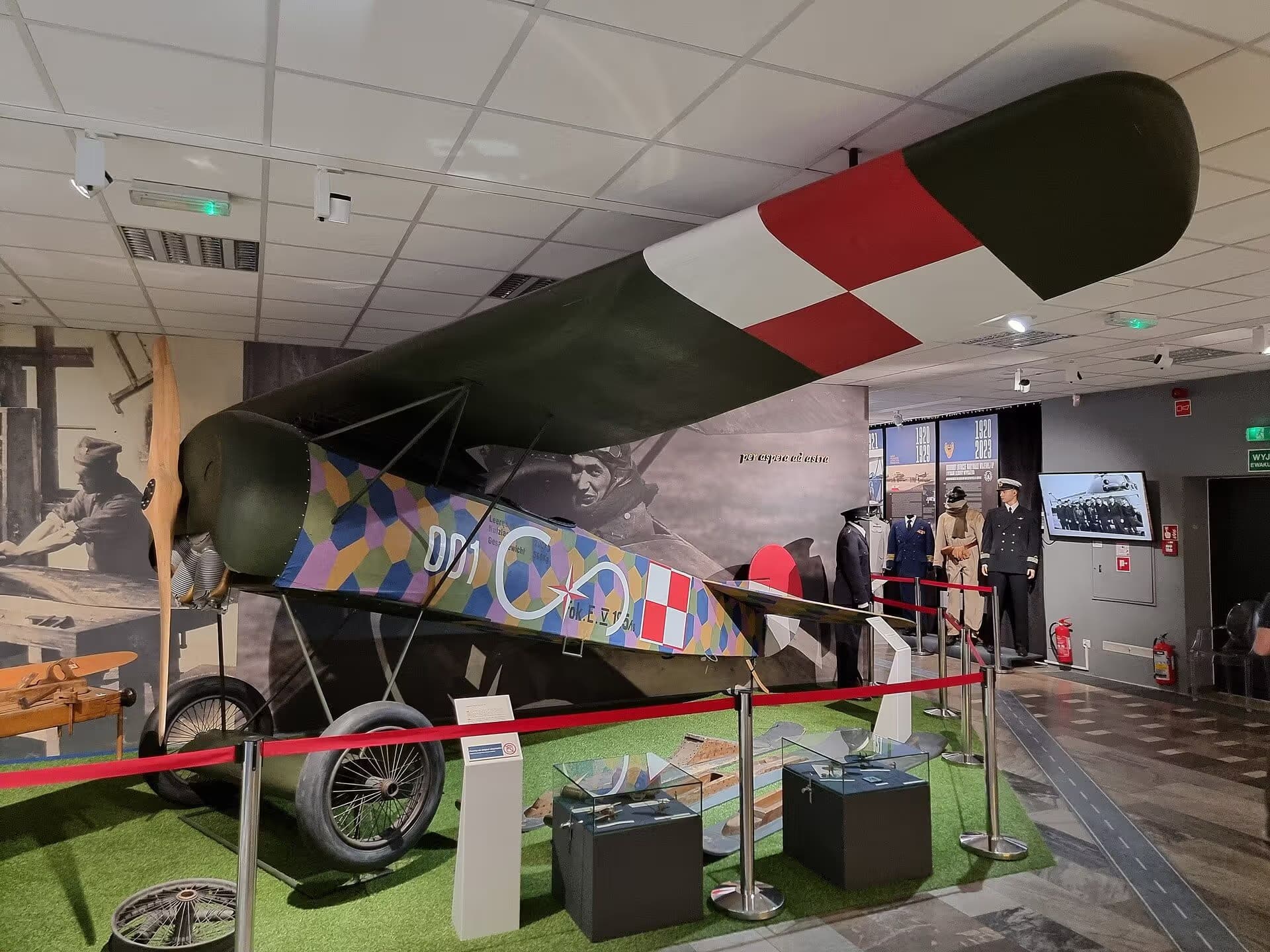 Unidentified — Single-engine aircraft