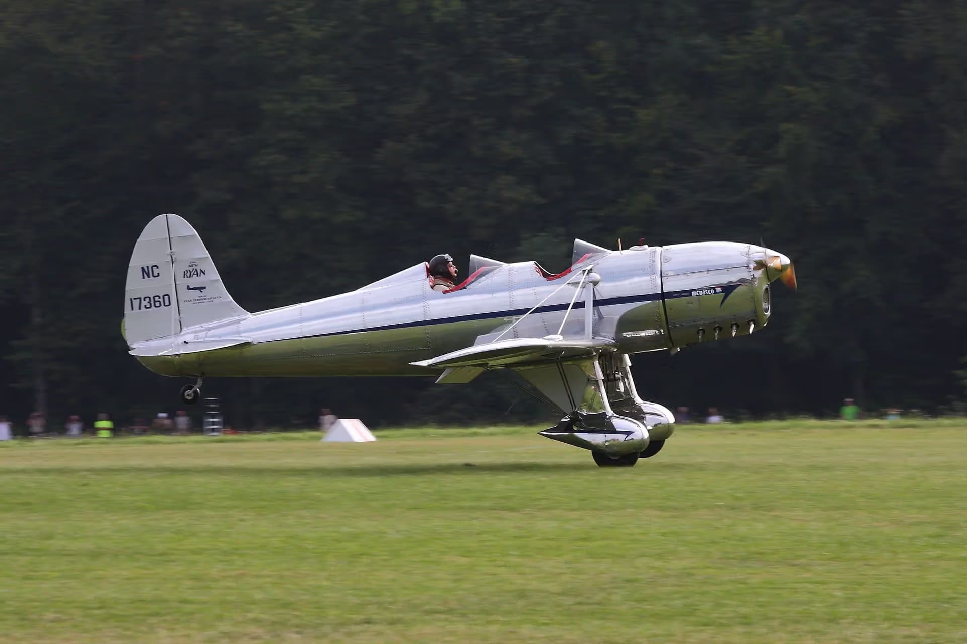 Unidentified — Single-engine aircraft