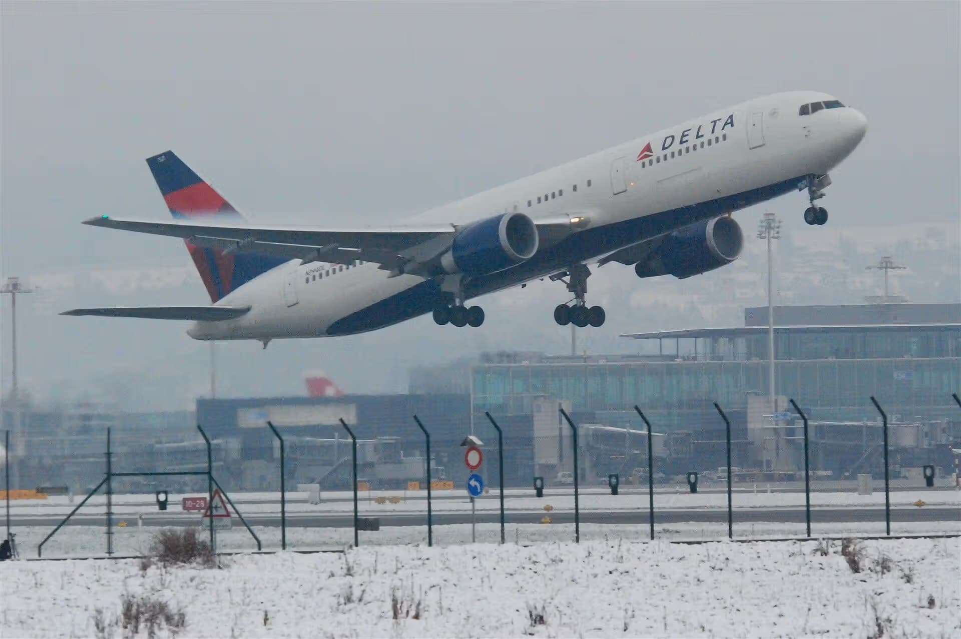 N394DL — Boeing