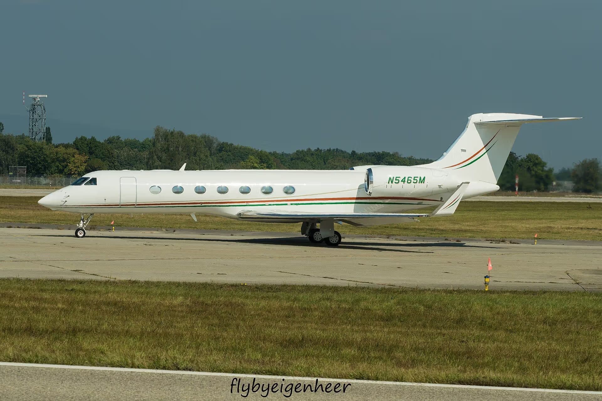 N5465M — Business jet