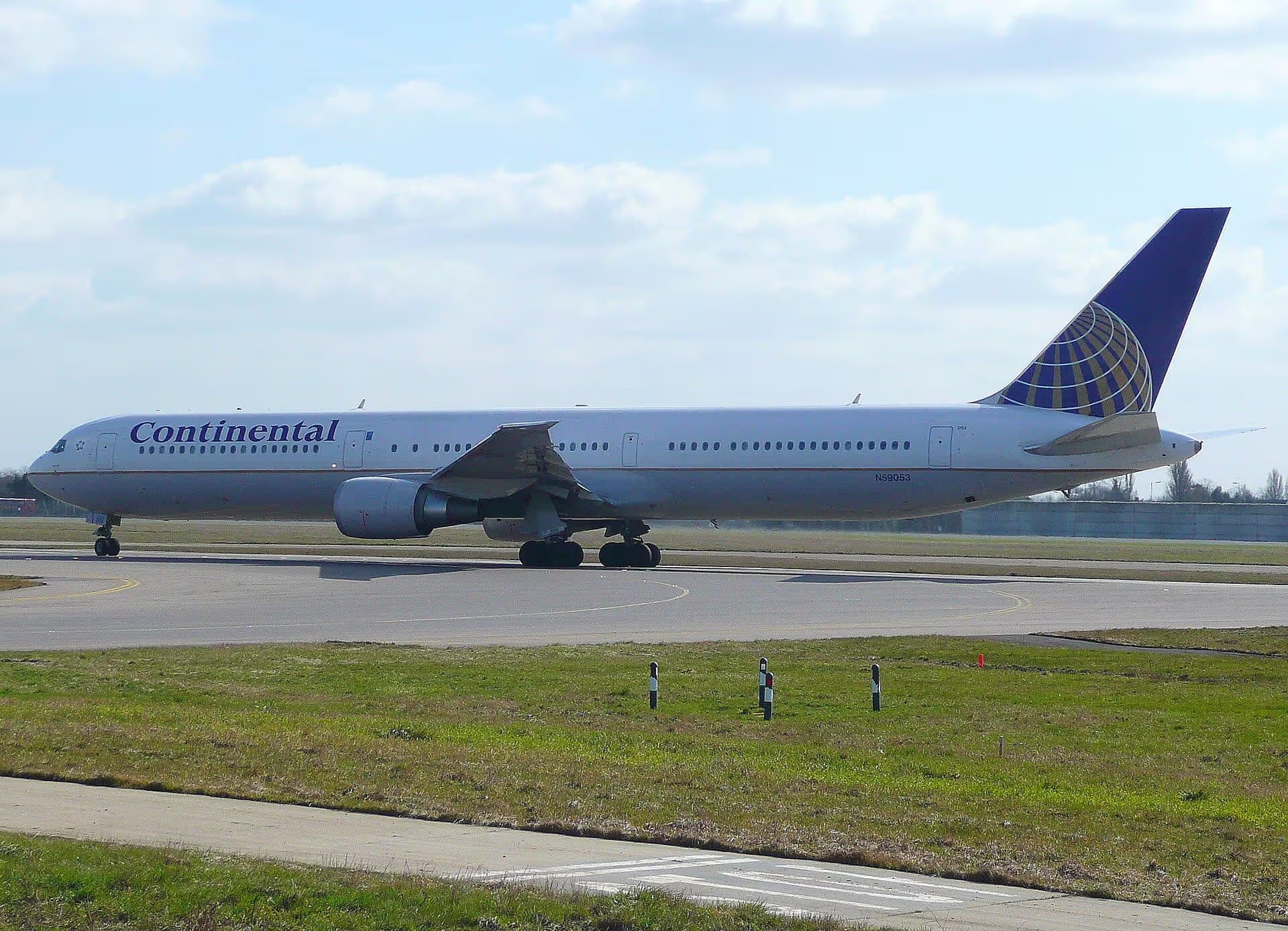N59053 — Twin-engine aircraft