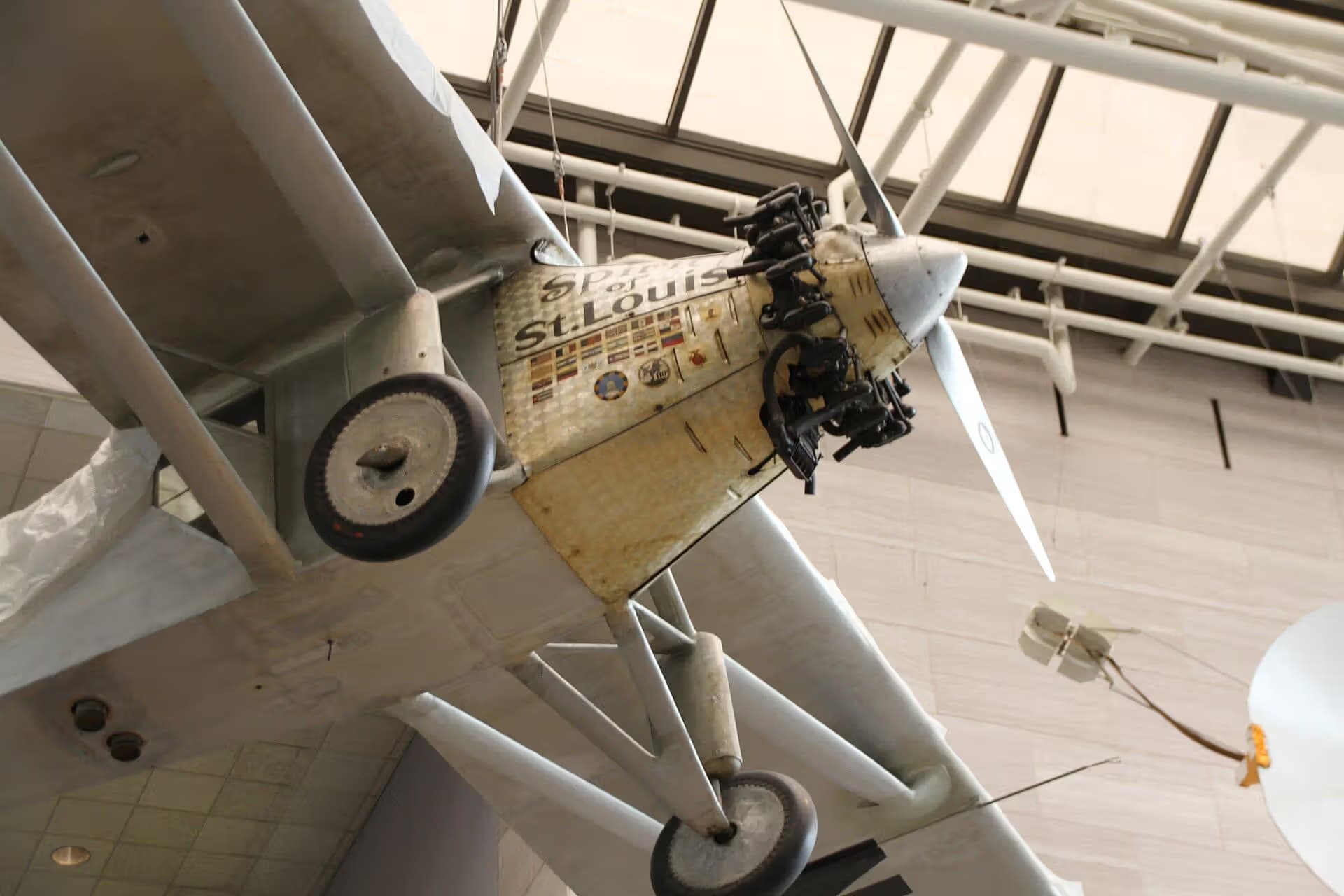 Unidentified — Single-engine aircraft