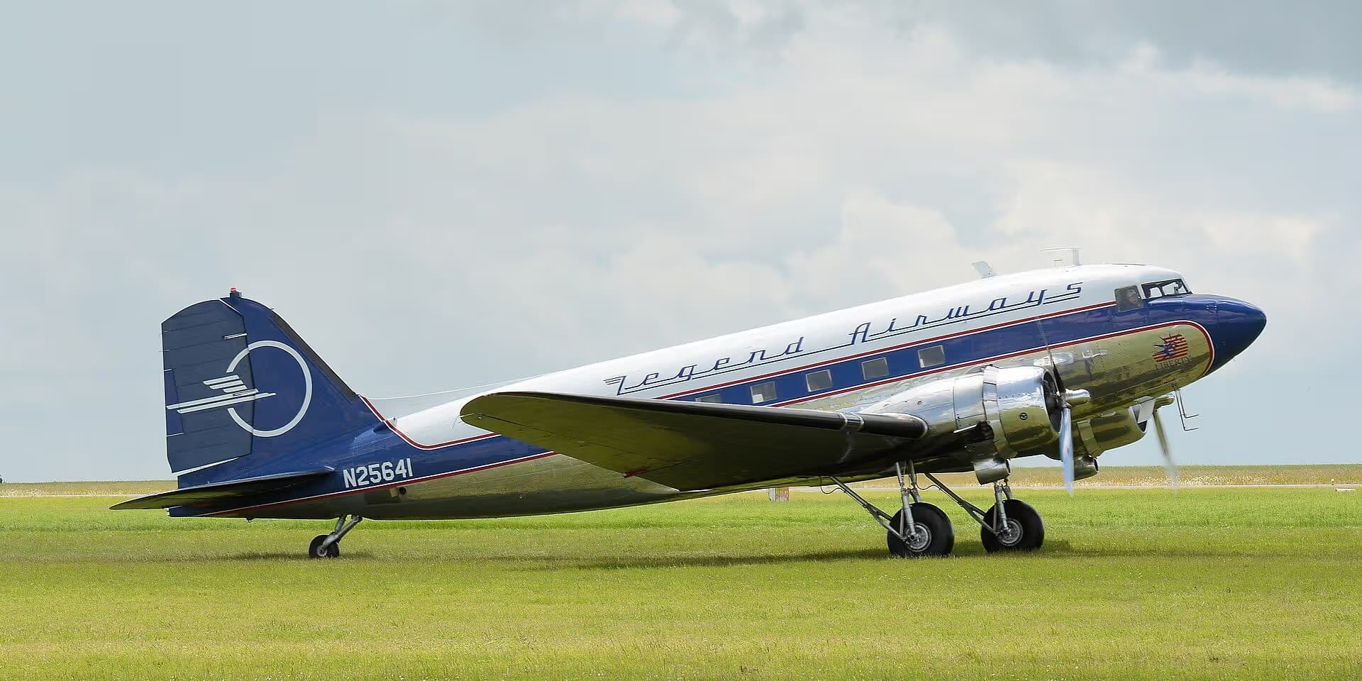 N25641 — Twin-engine aircraft