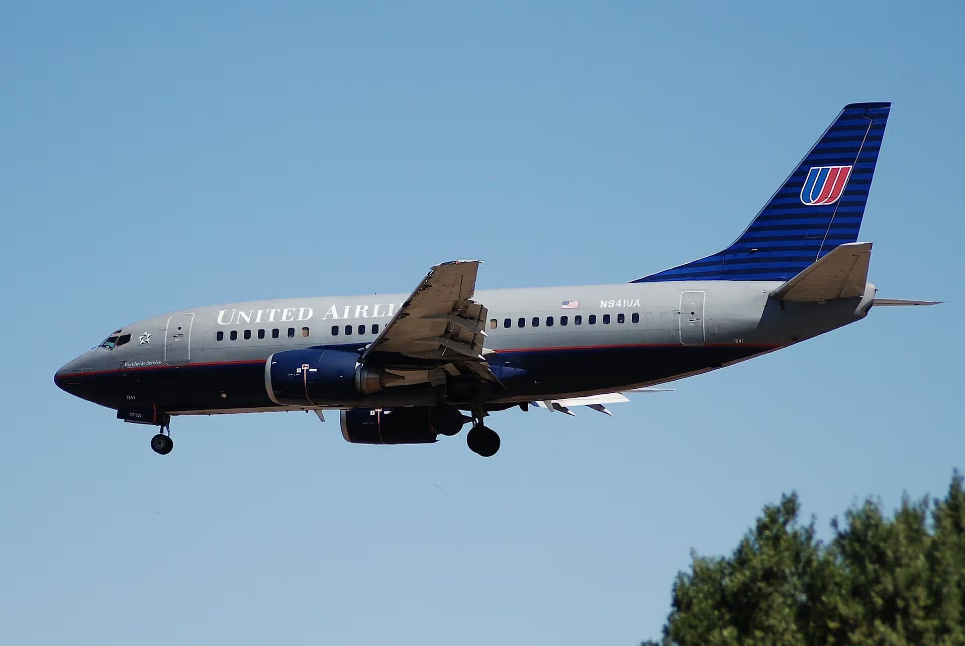 N941UA — Twin-engine aircraft