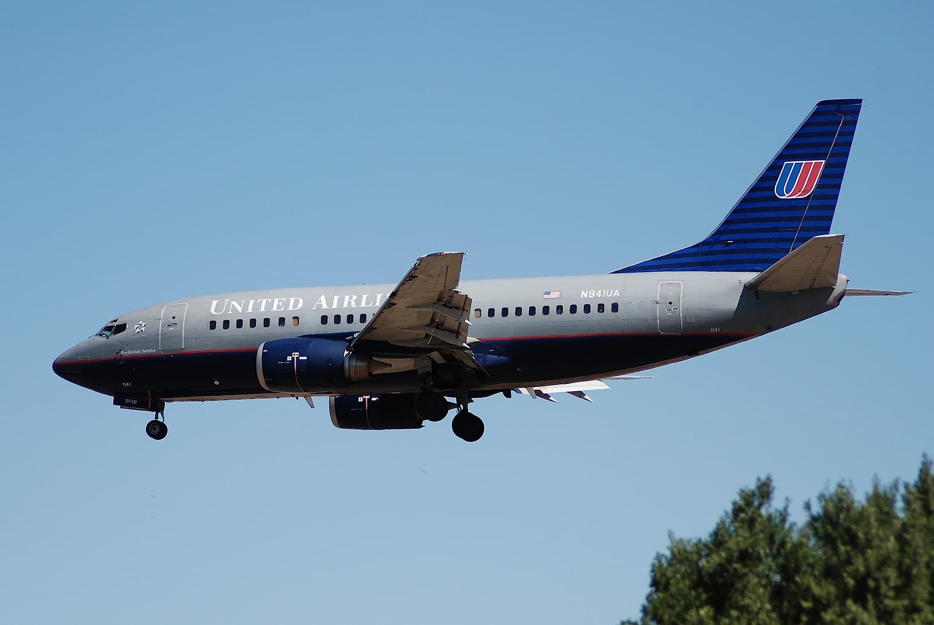 N941UA — Twin-engine aircraft