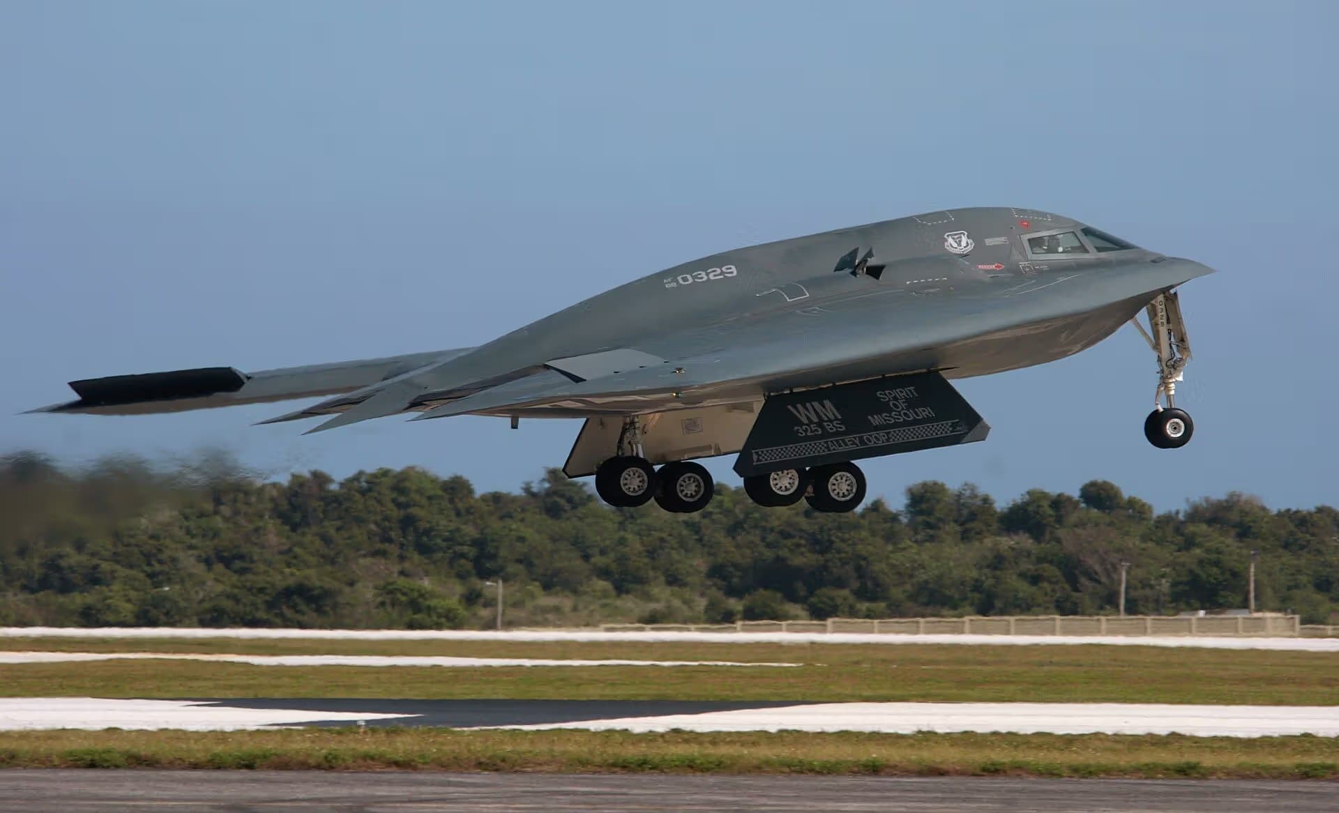 Unidentified — Aircraft at Andersen Air Force Base