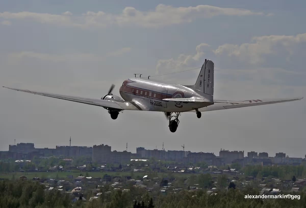 N97H — Twin-engine aircraft