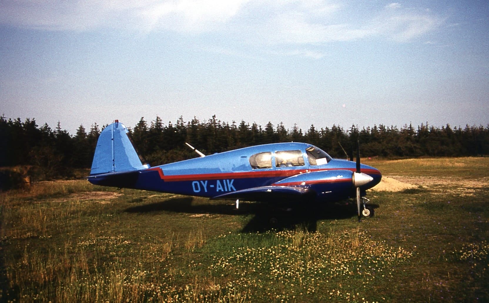 OY-AIK — Twin-engine aircraft