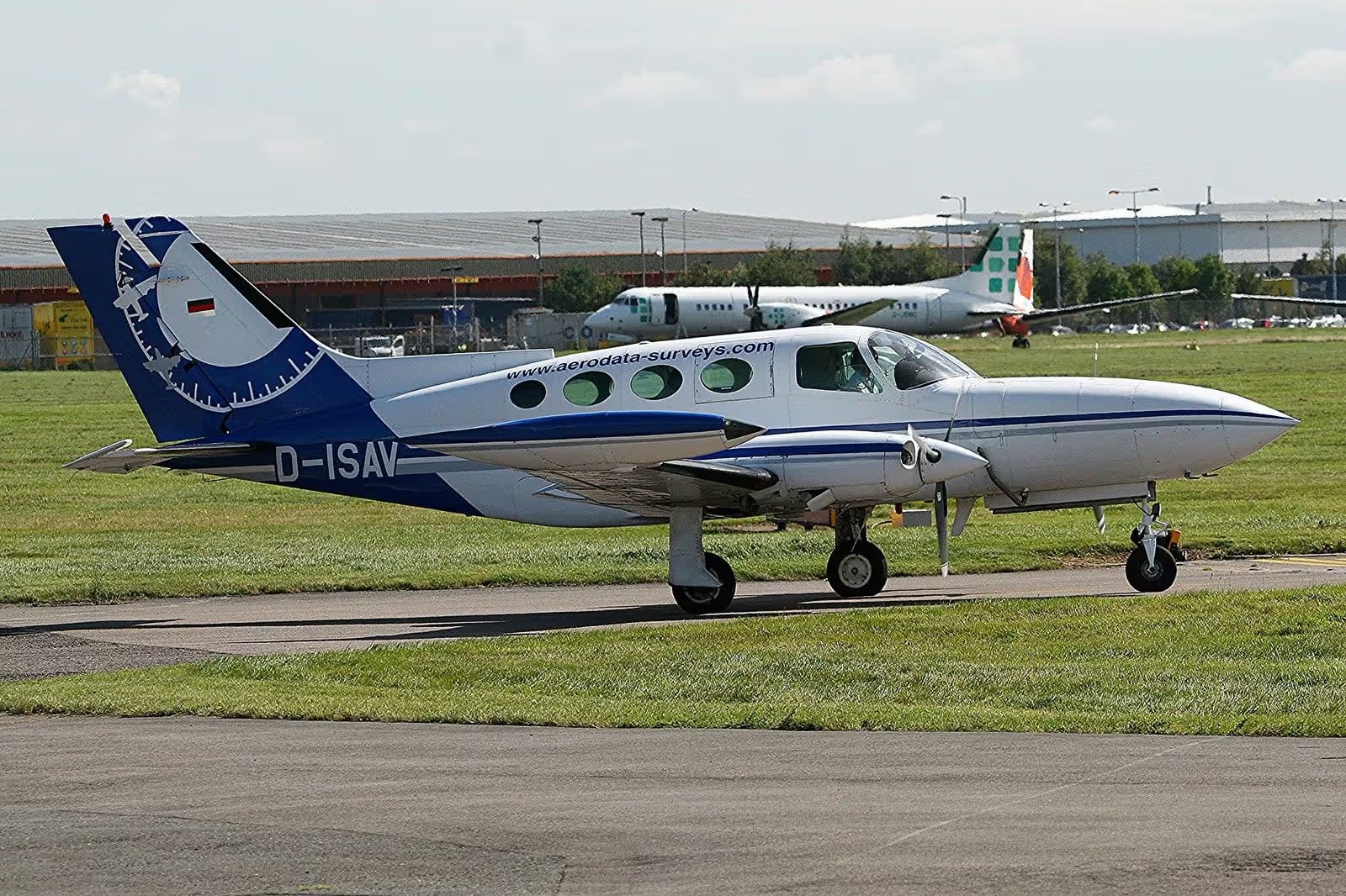 D-ISAV — Twin-engine aircraft