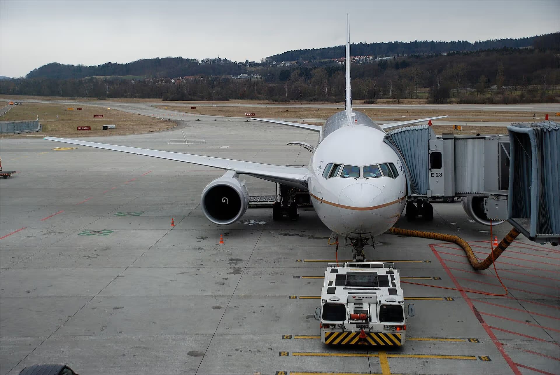 N76156 — Twin-engine aircraft