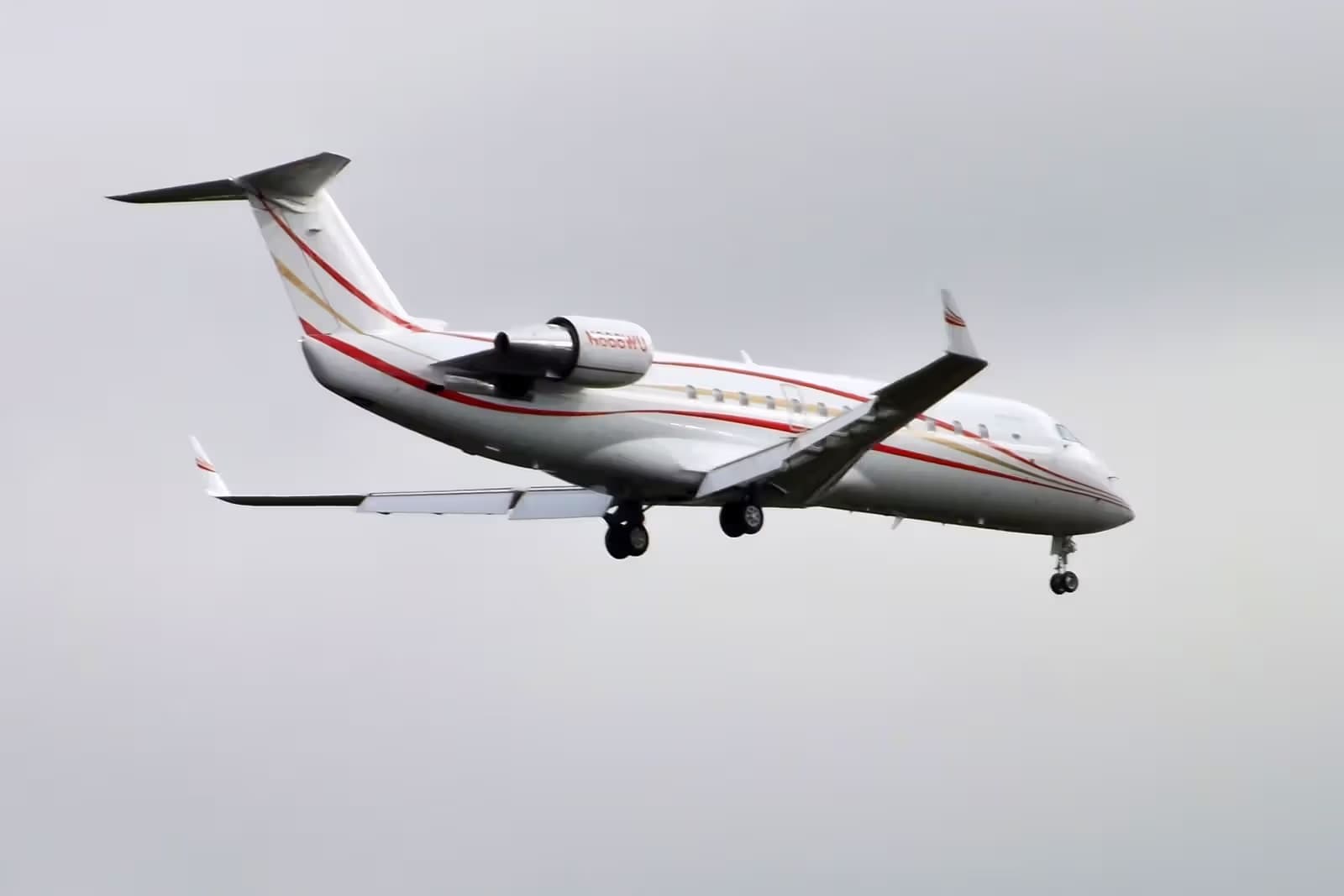 N888WU — Business jet