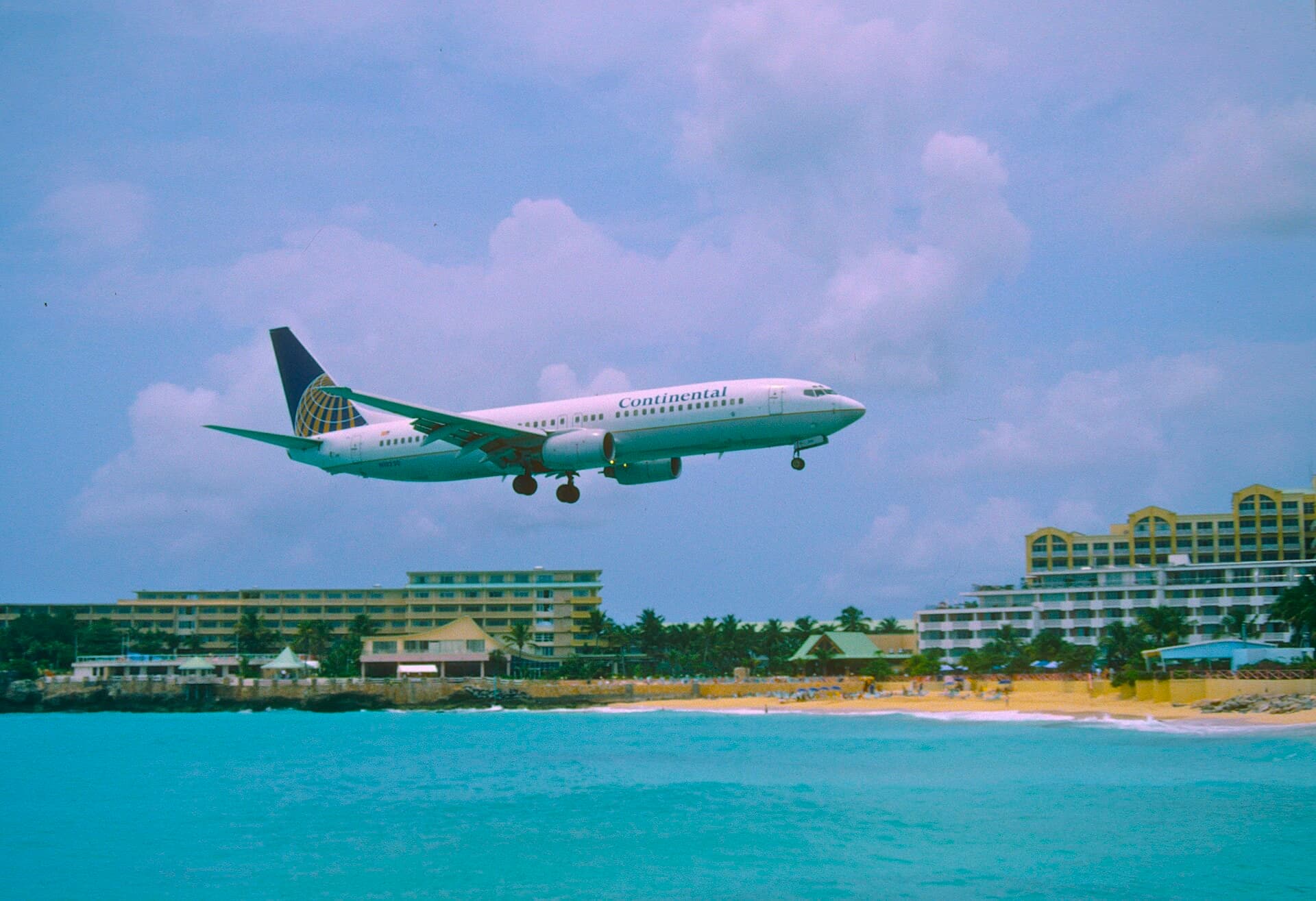 N18220 — Twin-engine aircraft