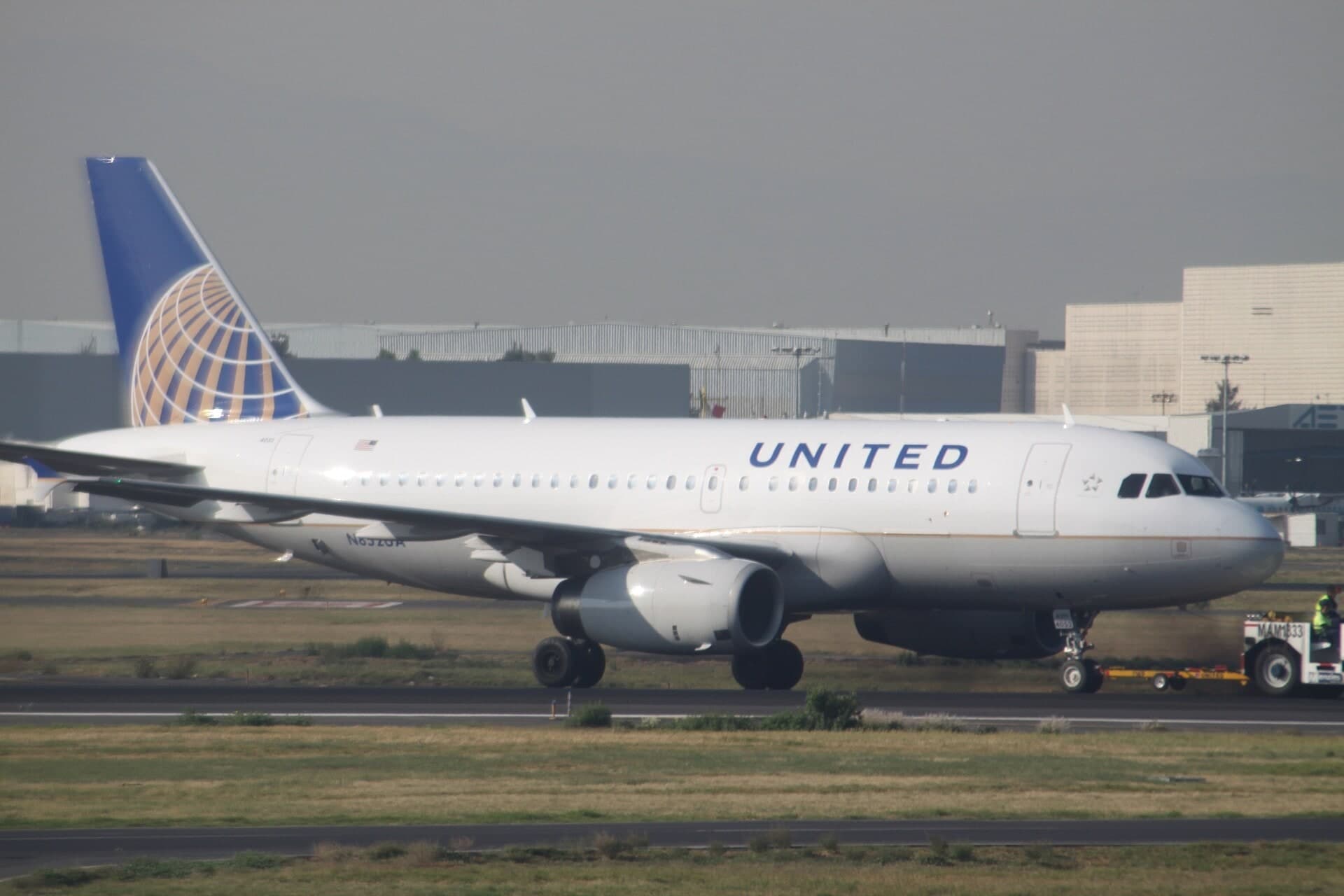 N852UA — Airbus