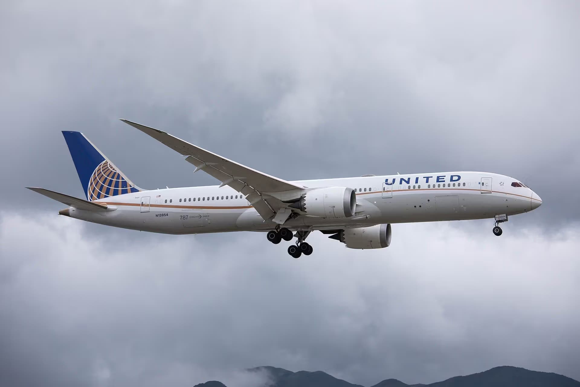 N13954 — Boeing