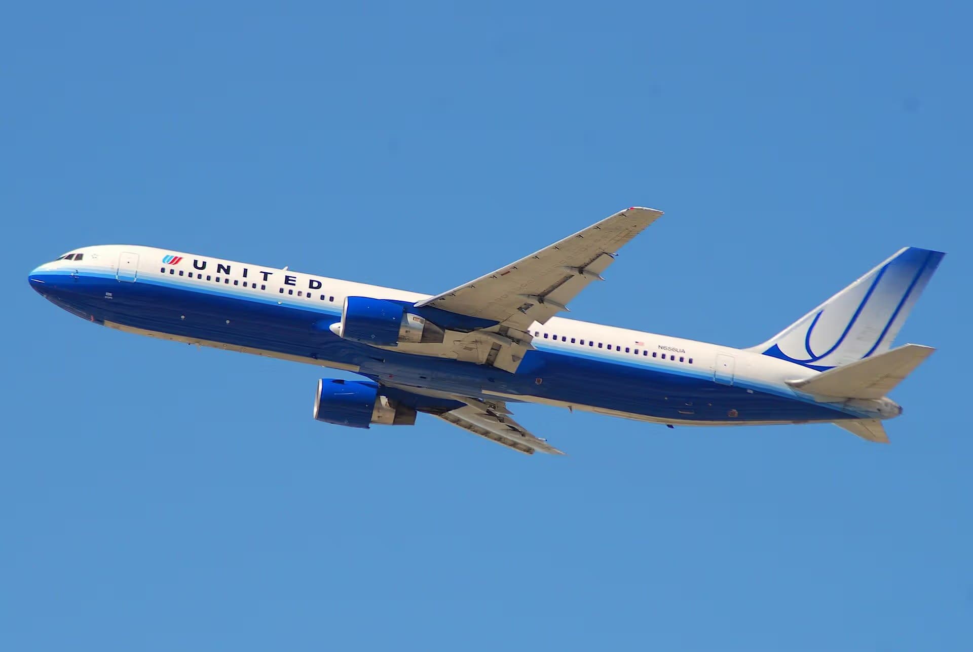 N656UA — Boeing