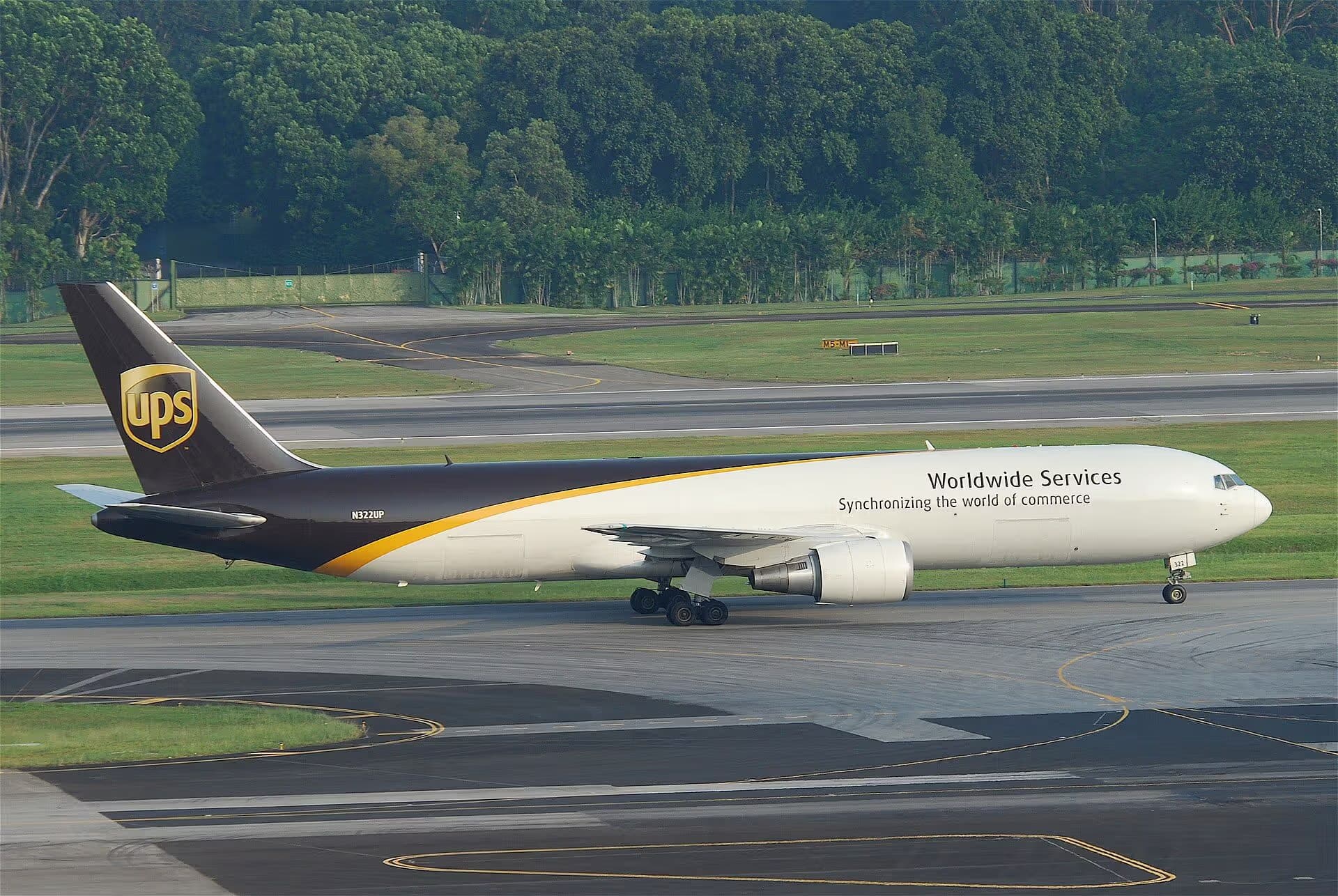 N322UP — Twin-engine aircraft