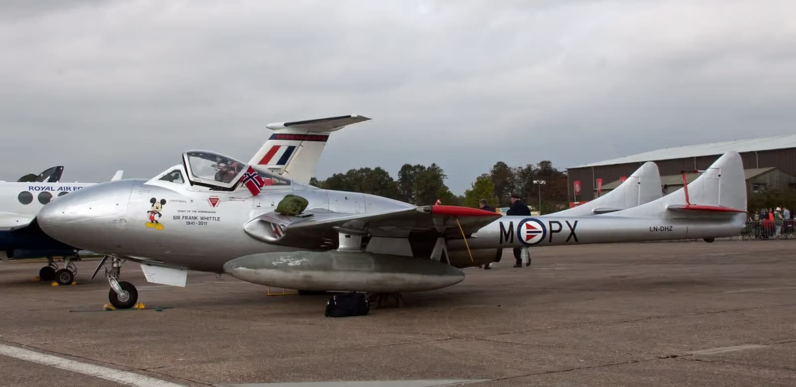 LN-DHZ — De Havilland