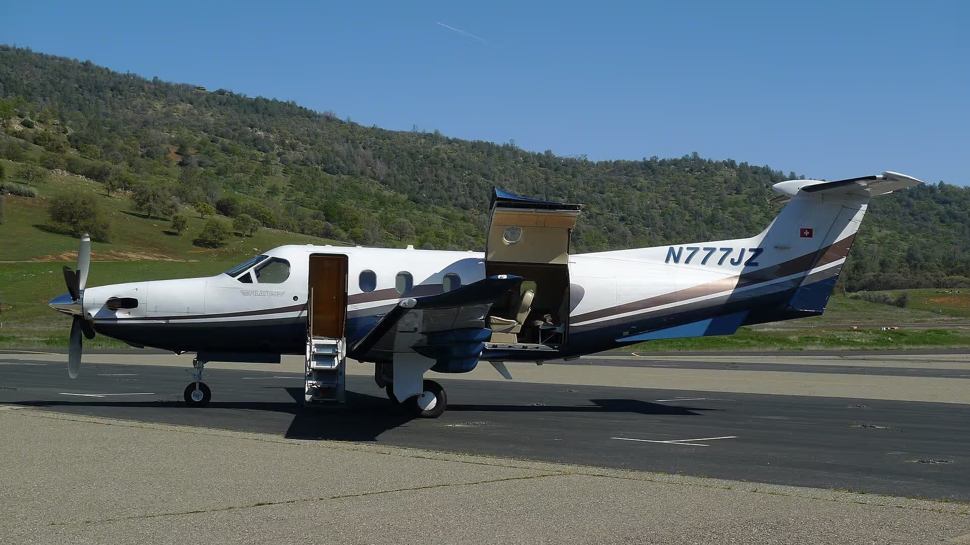 N777JZ — Pilatus at Mariposa Yosemite Airport