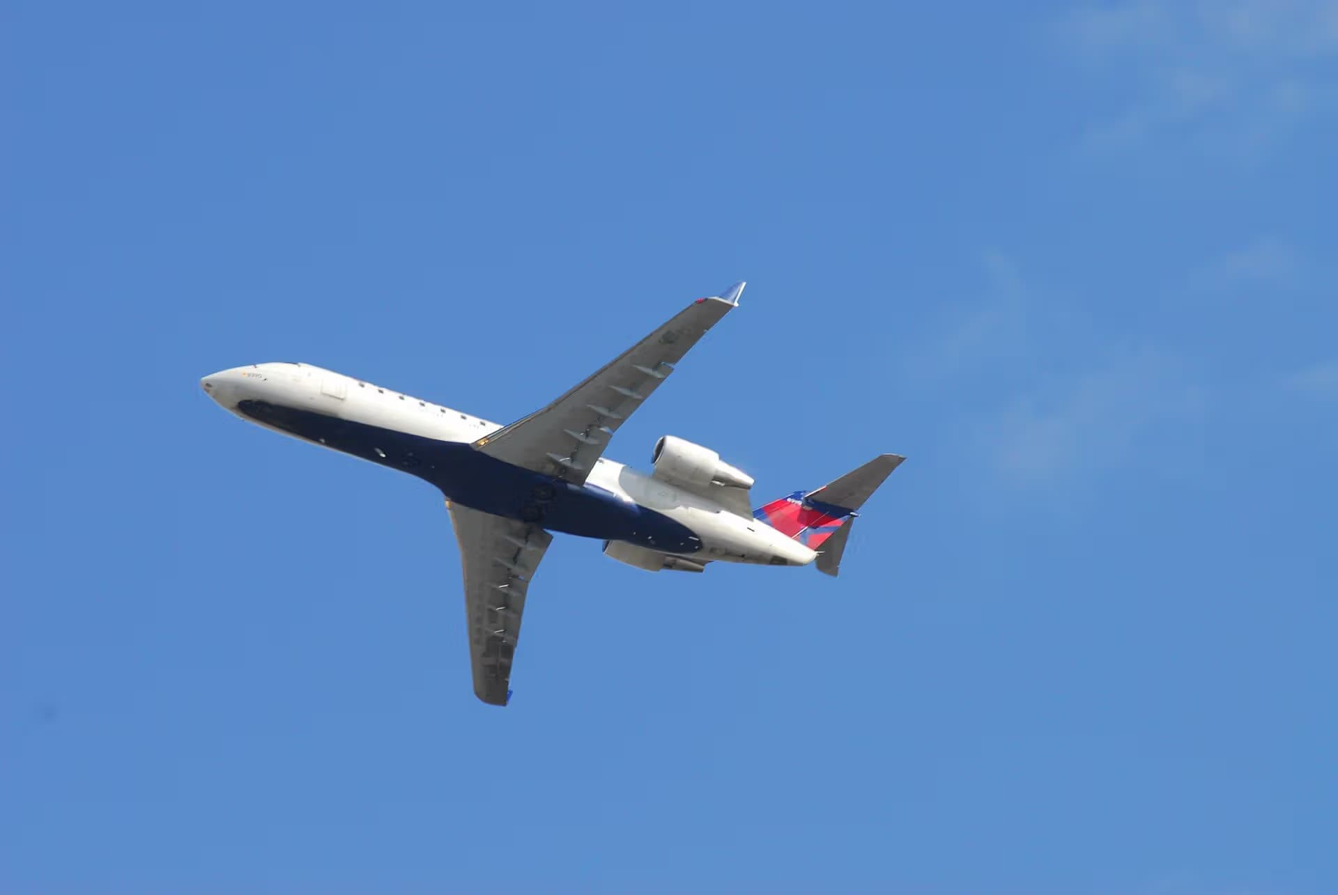 N8390A — Twin-engine aircraft