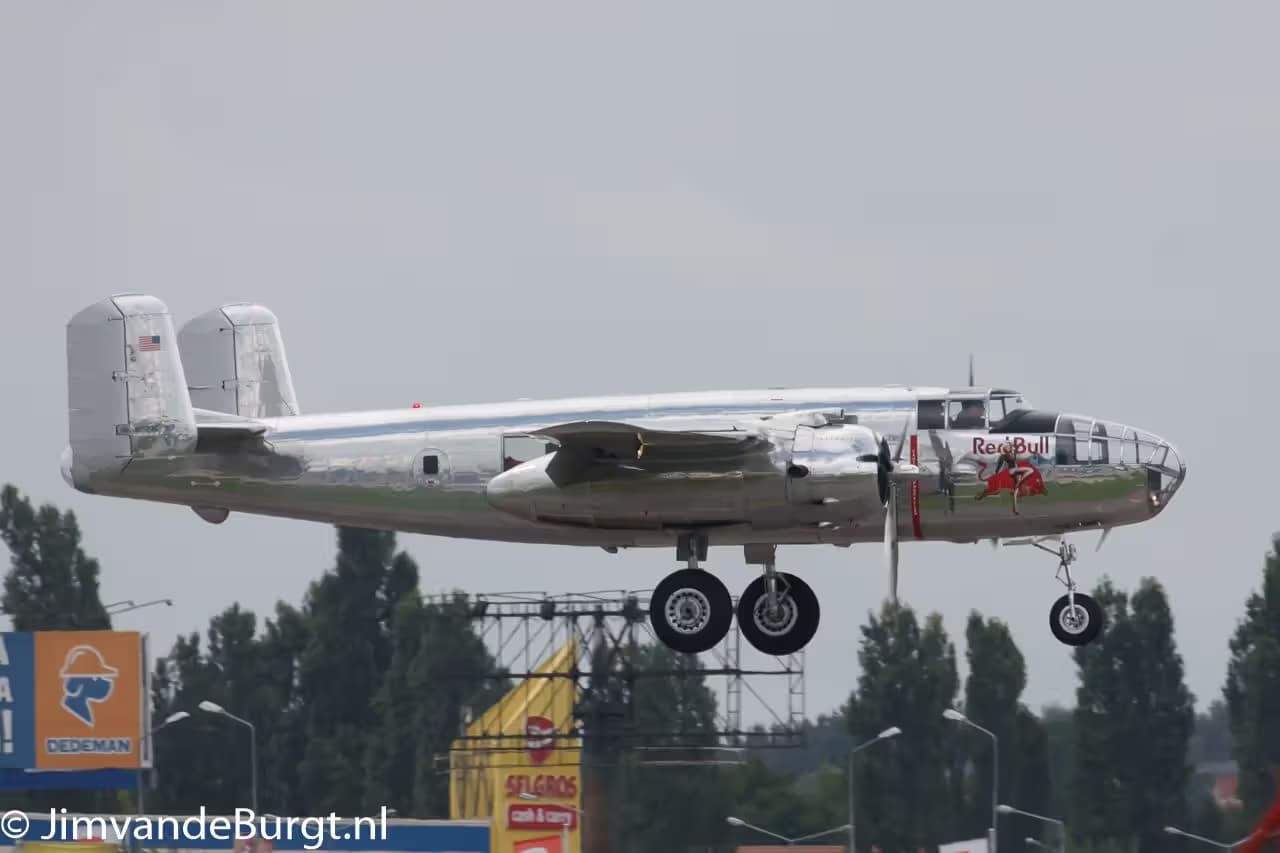 Unidentified — Twin-engine aircraft