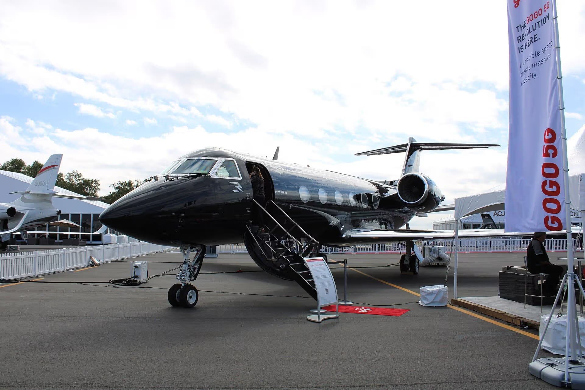 N330RW — Gulfstream
