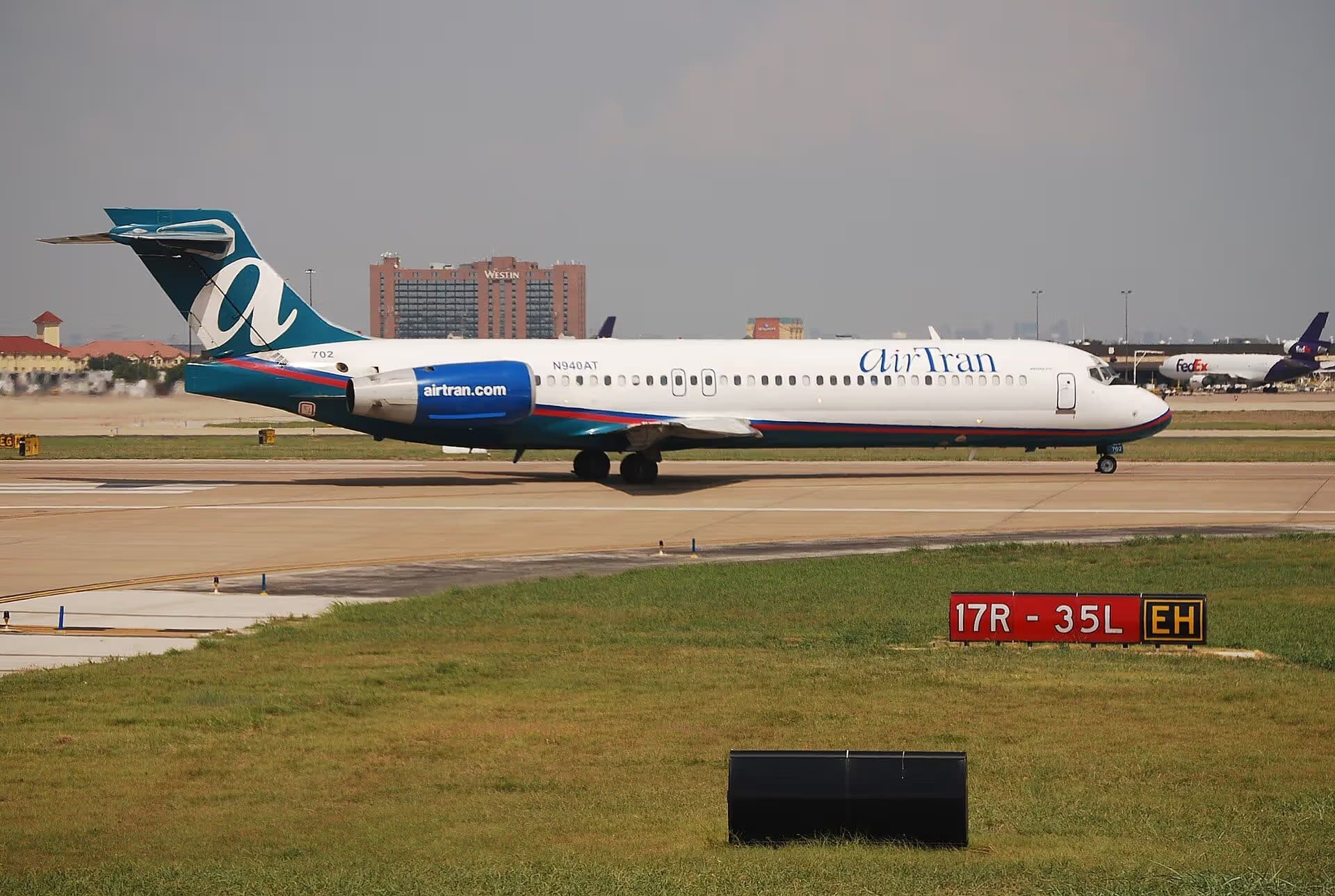 N940AT — Boeing